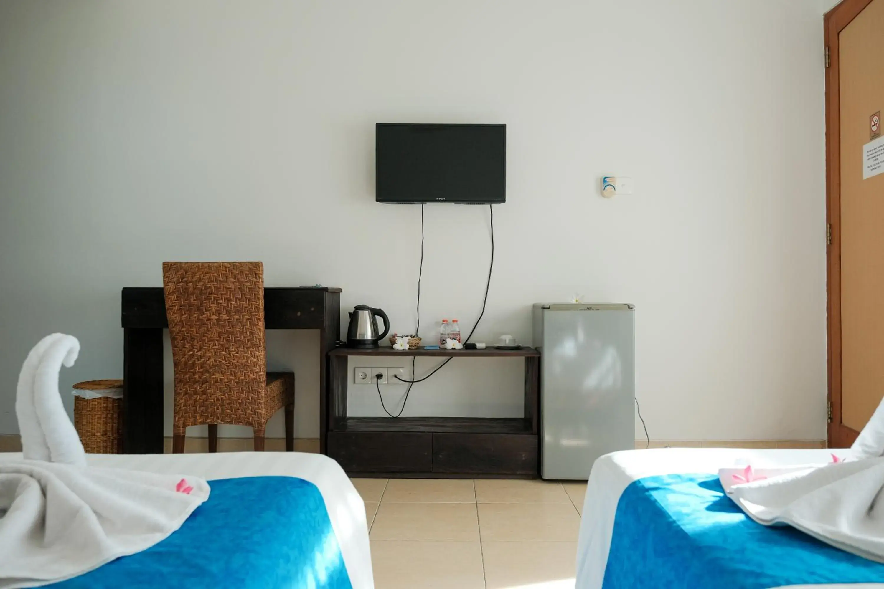 Communal lounge/ TV room, TV/Entertainment Center in Semarandana Bedrooms and Pool