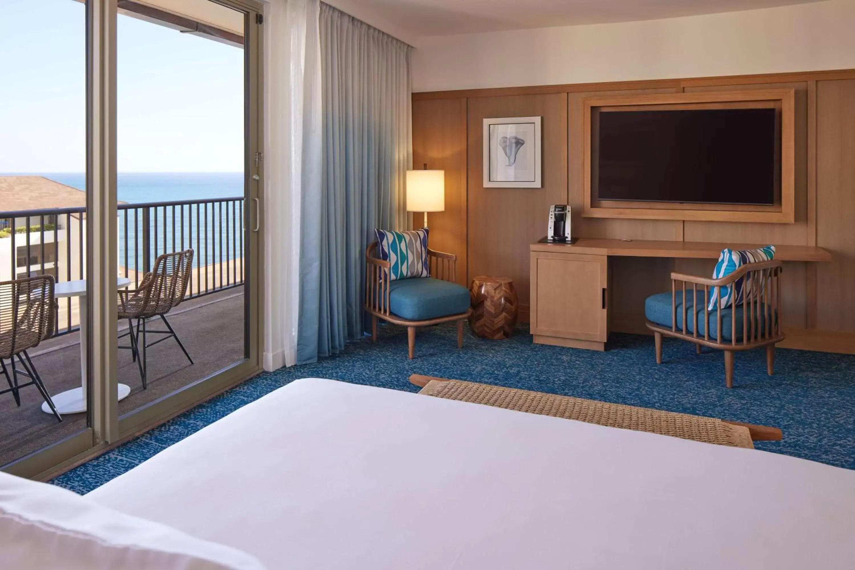 Photo of the whole room, Sea View in OUTRIGGER Reef Waikiki Beach Resort