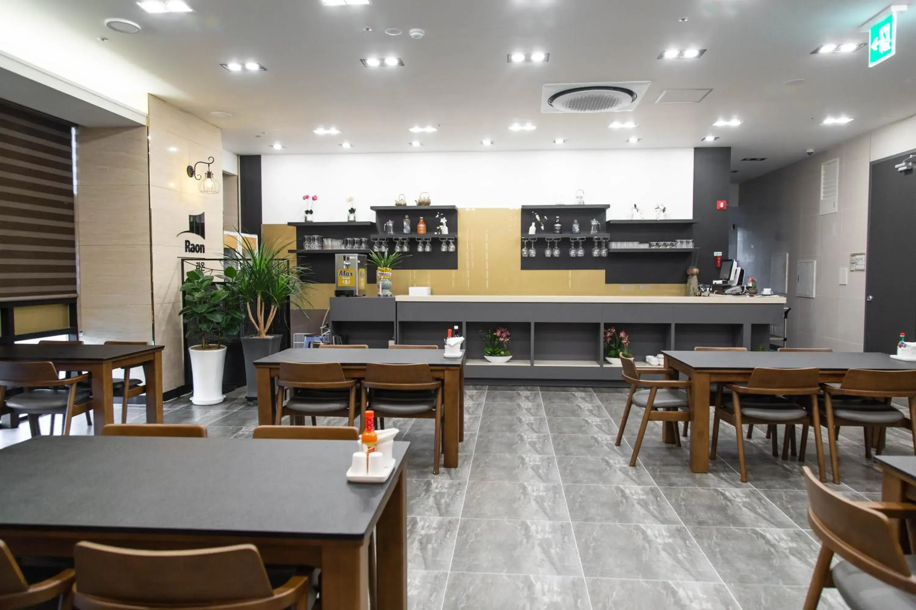 Restaurant/places to eat in Hotel Daoom Restaurant/places to eat in Hotel Daoom