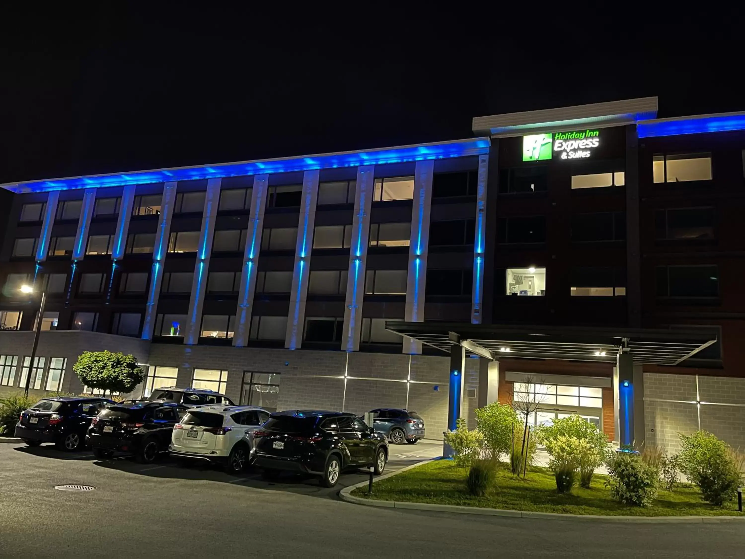 Property Building in Holiday Inn Express & Suites - Gatineau - Ottawa, an IHG Hotel
