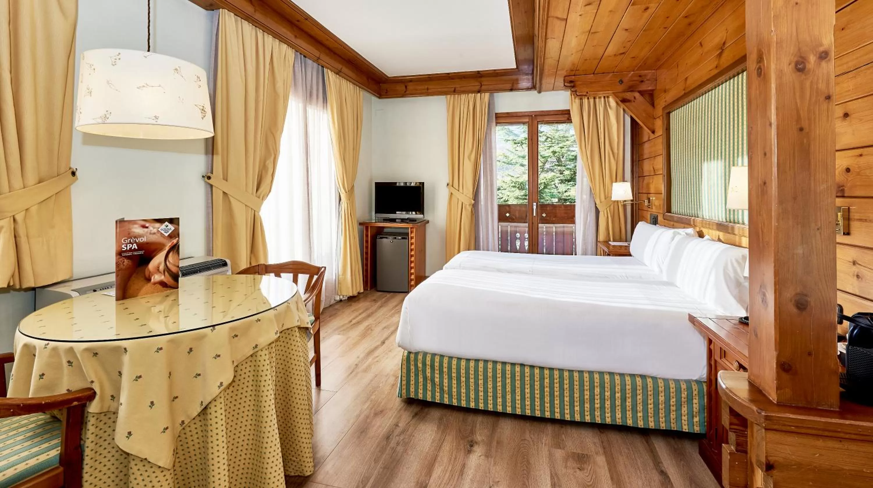 Bed in Hotel Grèvol Spa