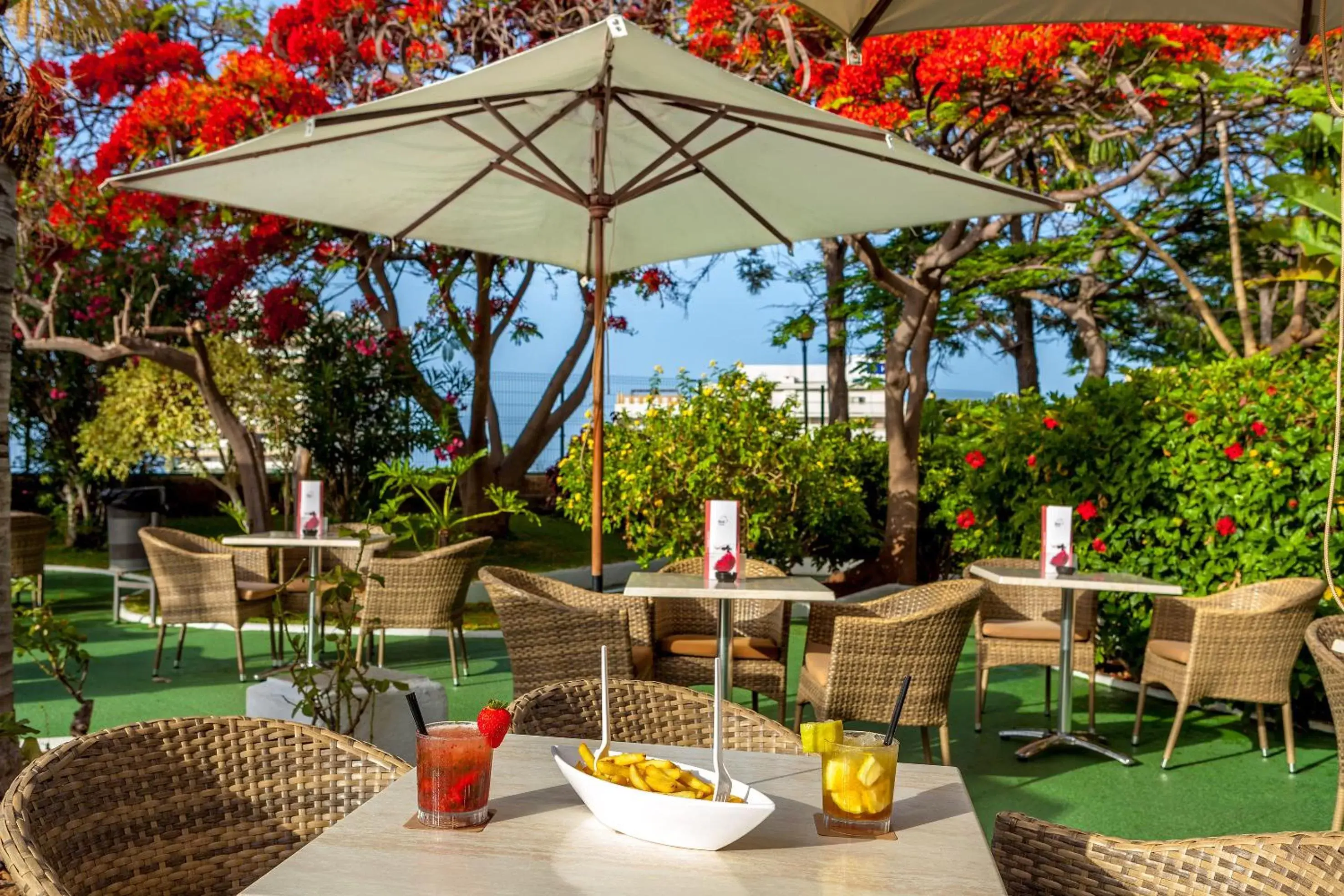 Balcony/Terrace, Restaurant/Places to Eat in Sol Arona Tenerife