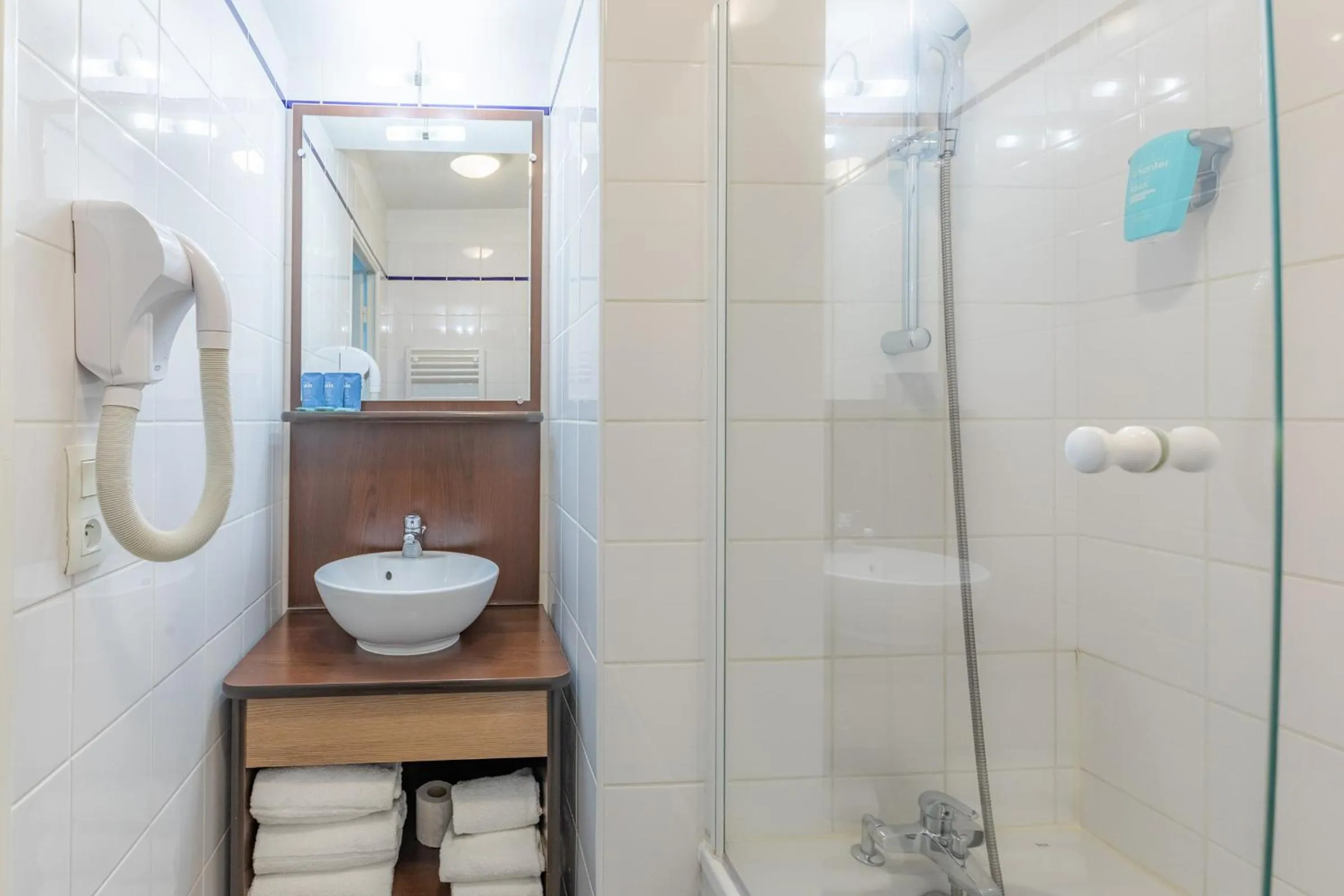 Bathroom in Appart'City Confort Brest