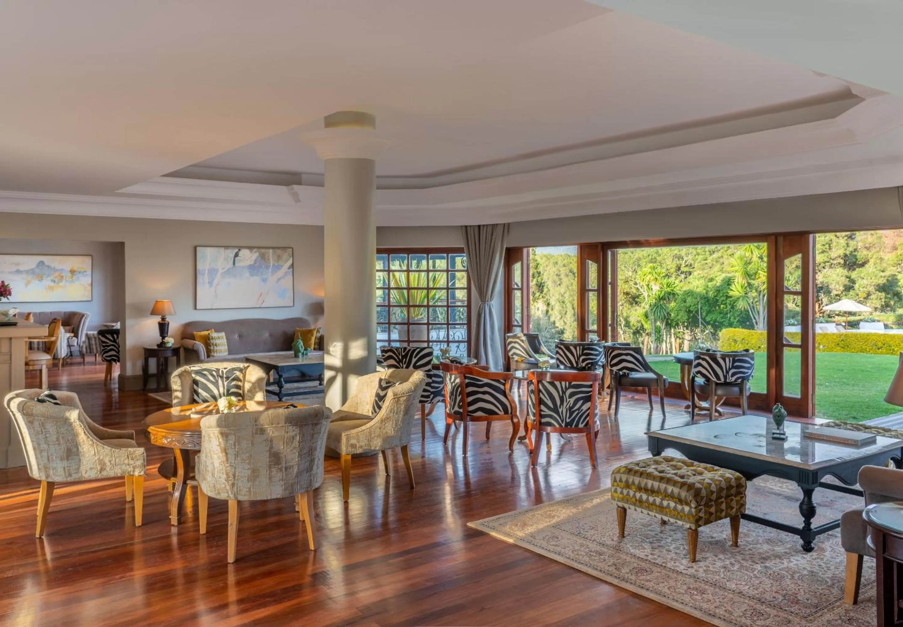 Lounge or bar in Fairmont Mount Kenya Safari Club