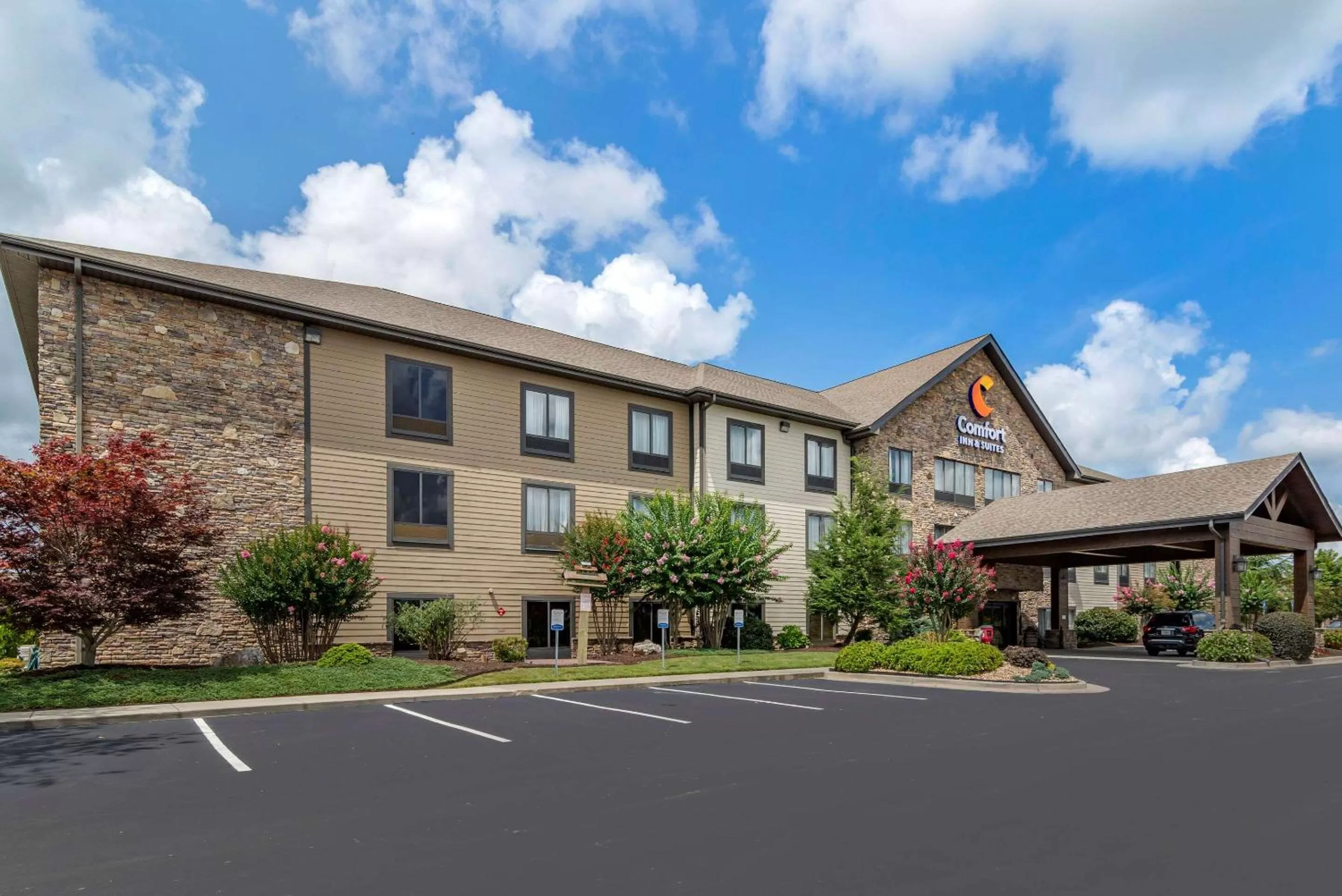 Property building in Comfort Inn & Suites Blue Ridge