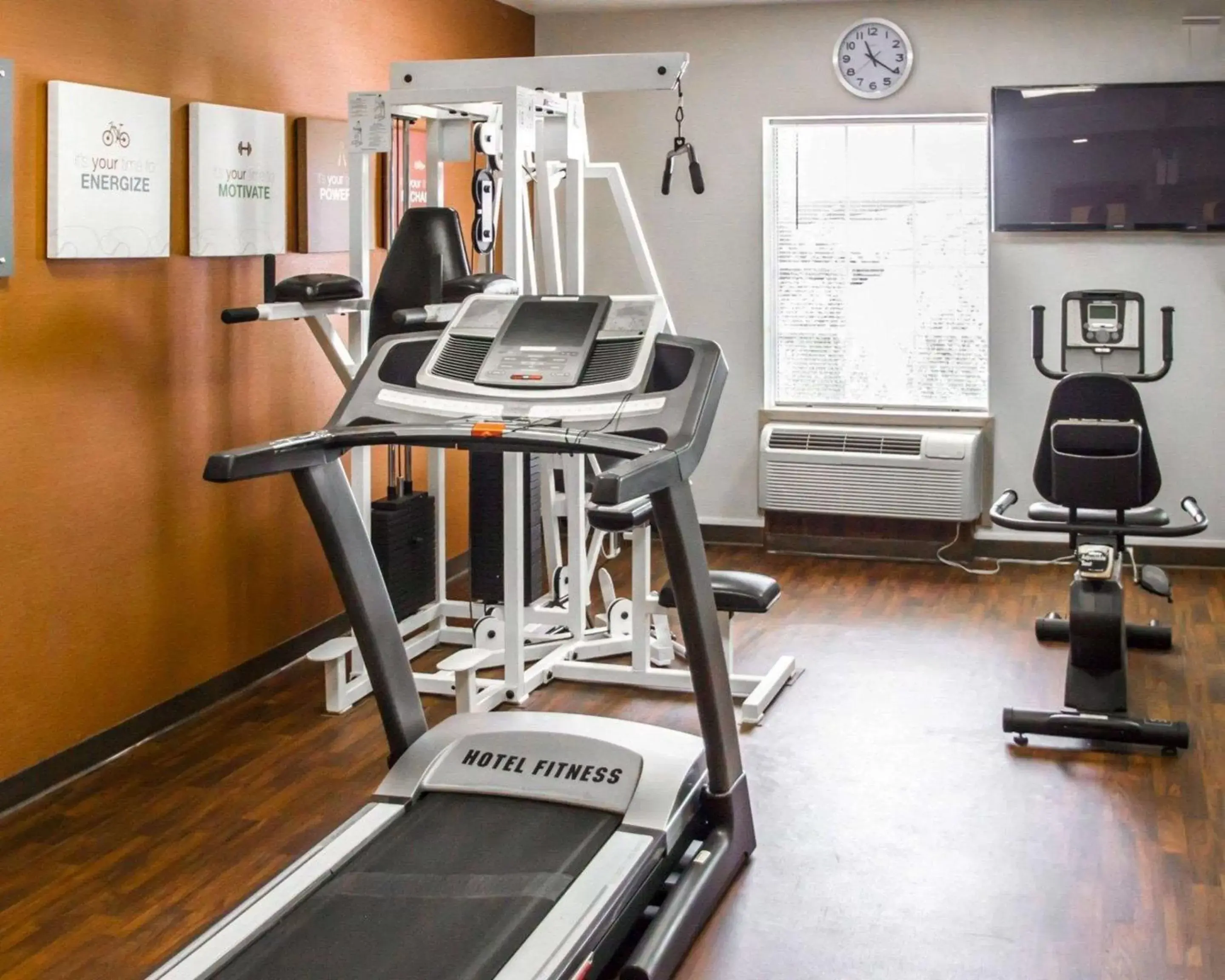 Fitness centre/facilities in Quality Suites NYC Gateway Fitness centre/facilities in Quality Suites NYC Gateway
