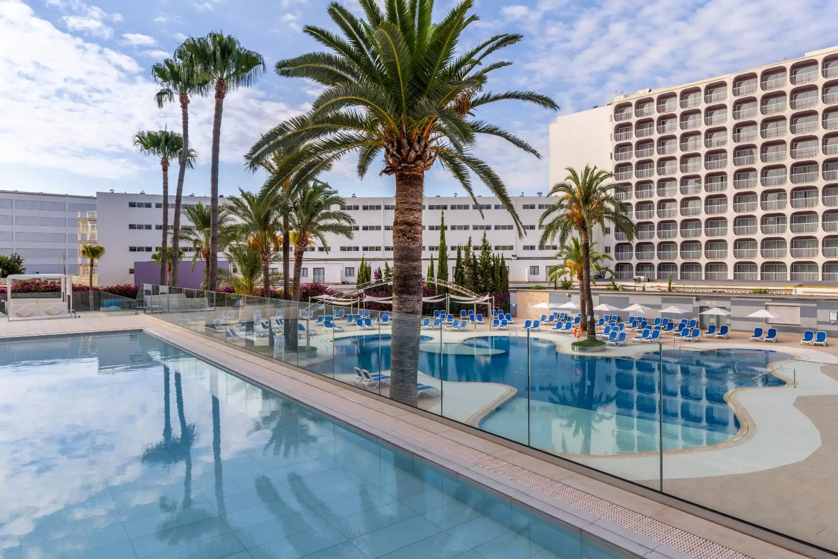 Swimming Pool in Hotel Samos