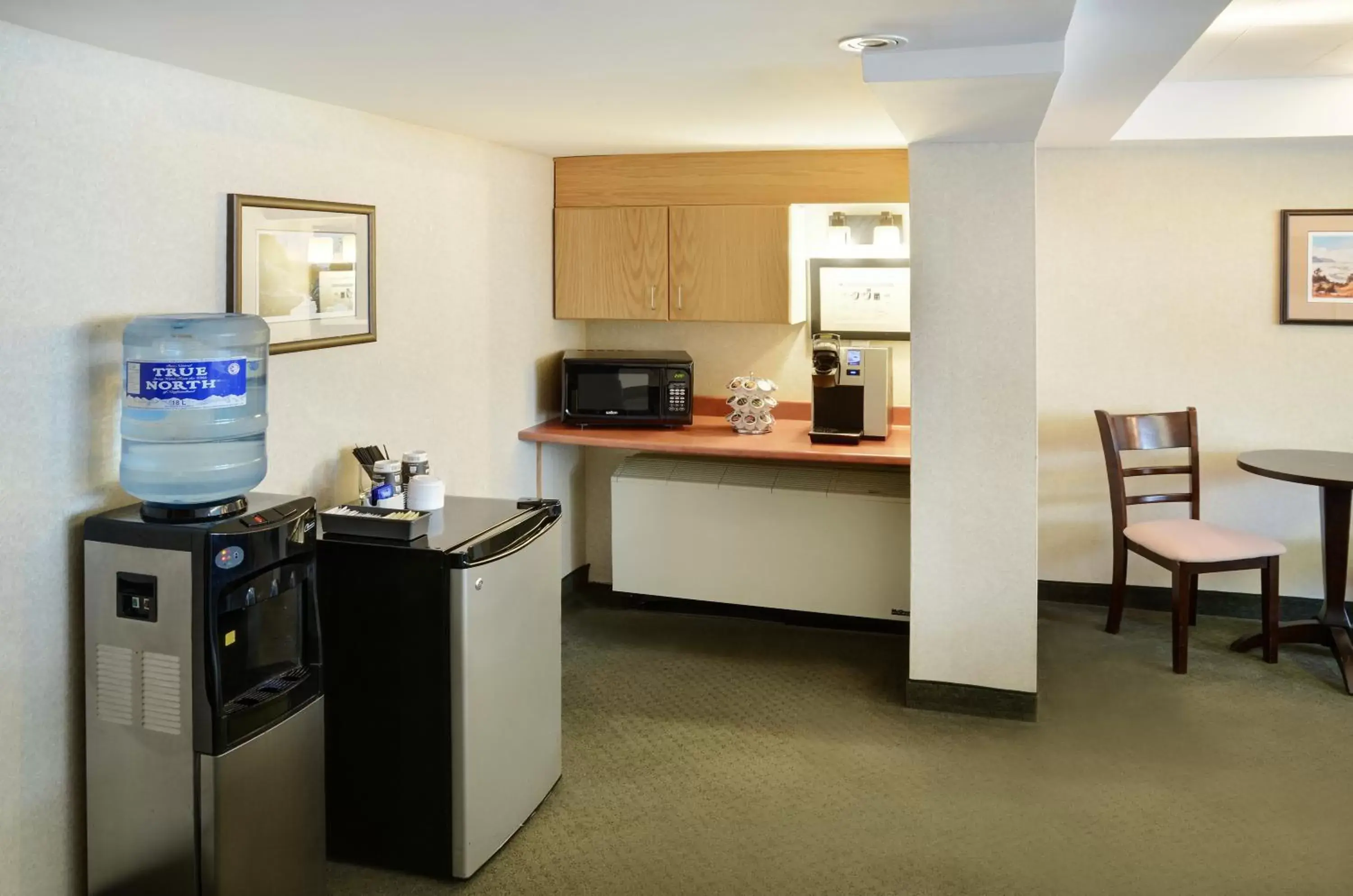Communal lounge/ TV room in Greenwood Inn & Suites