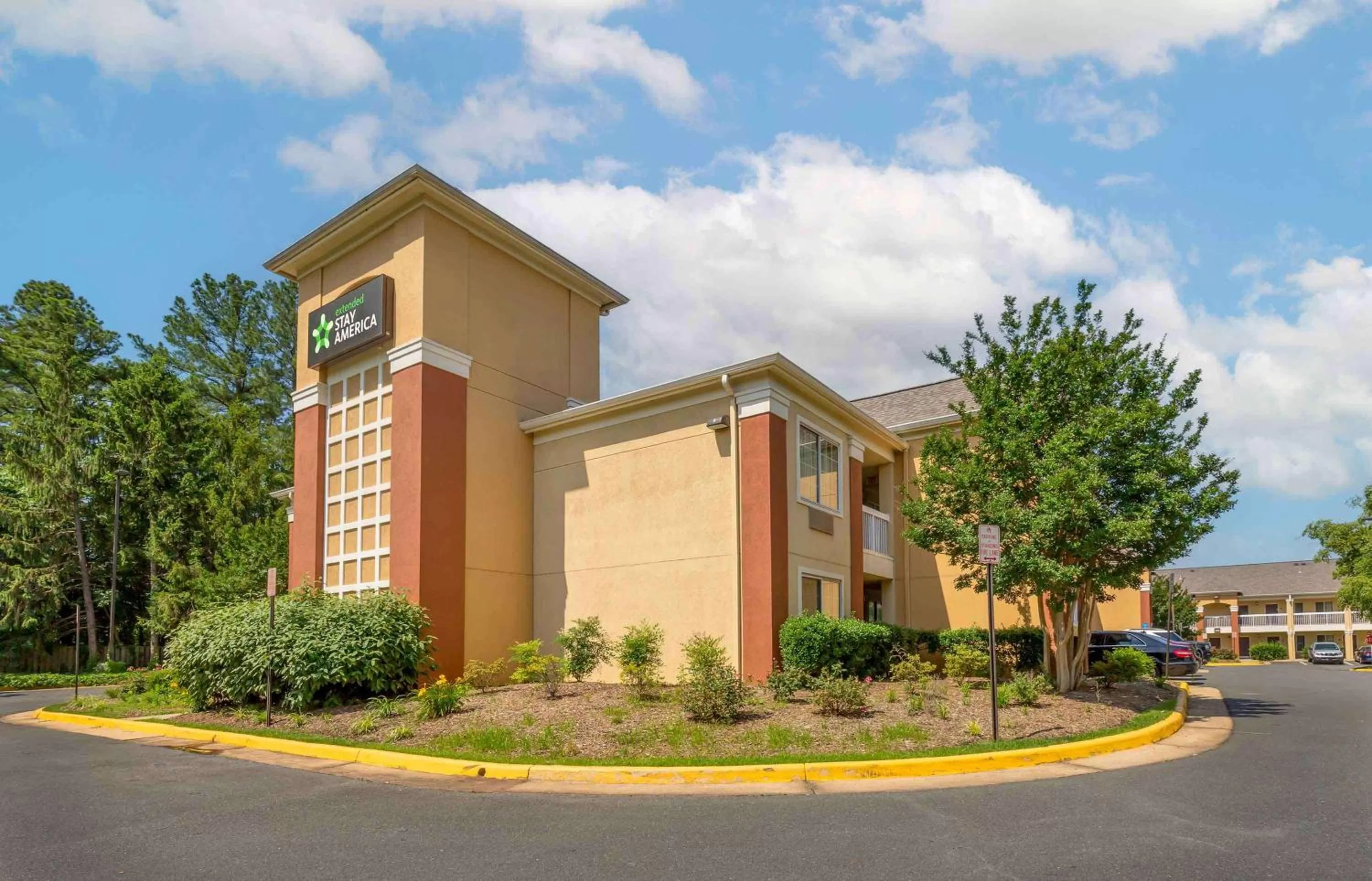 Property building in Extended Stay America Select Suites - Washington, DC - Sterling - Dulles