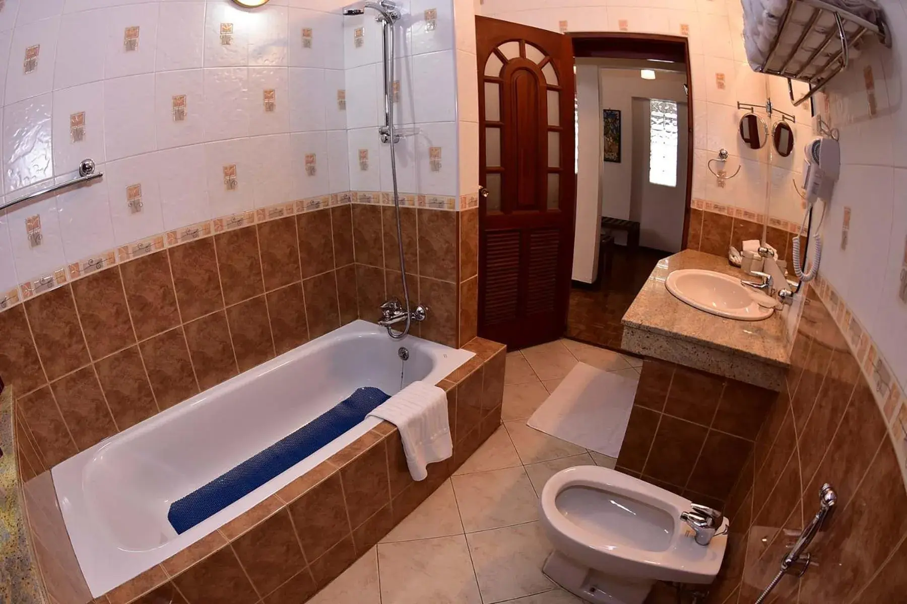 Bathroom in Colombo Villa at Cambridge Place