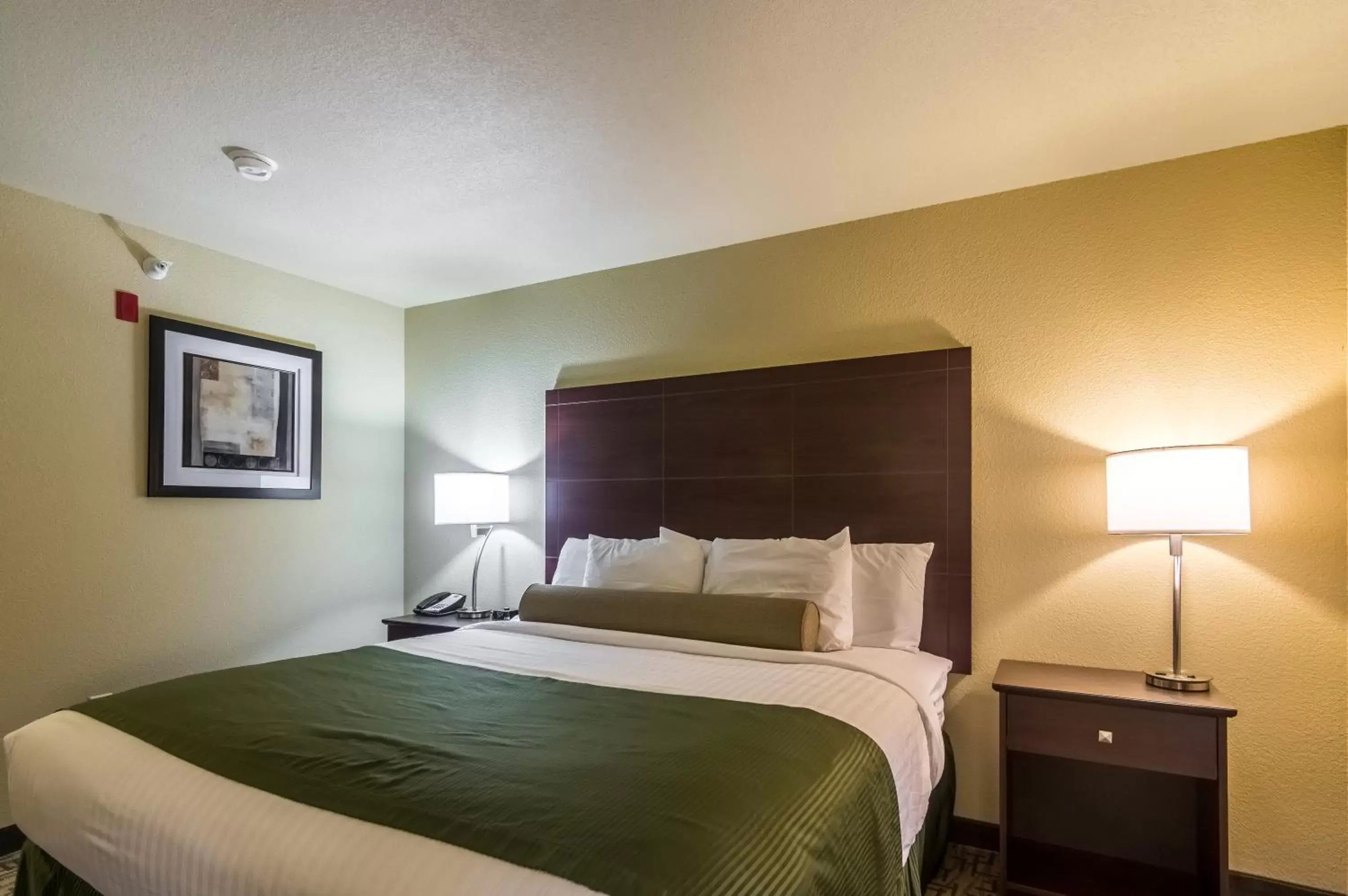 Bed in Cobblestone Inn & Suites - Lakin