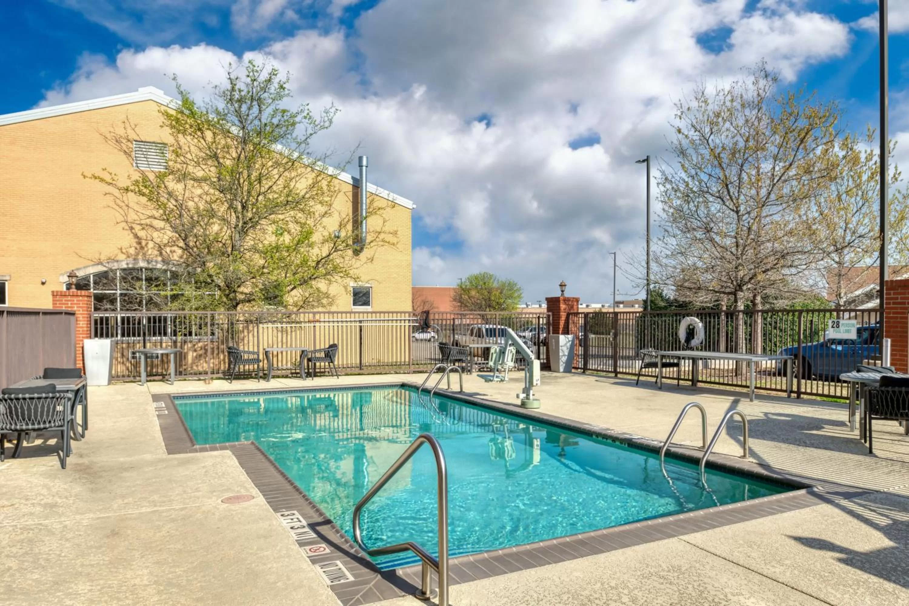 Swimming pool in TownePlace Suites by Marriott Dallas McKinney