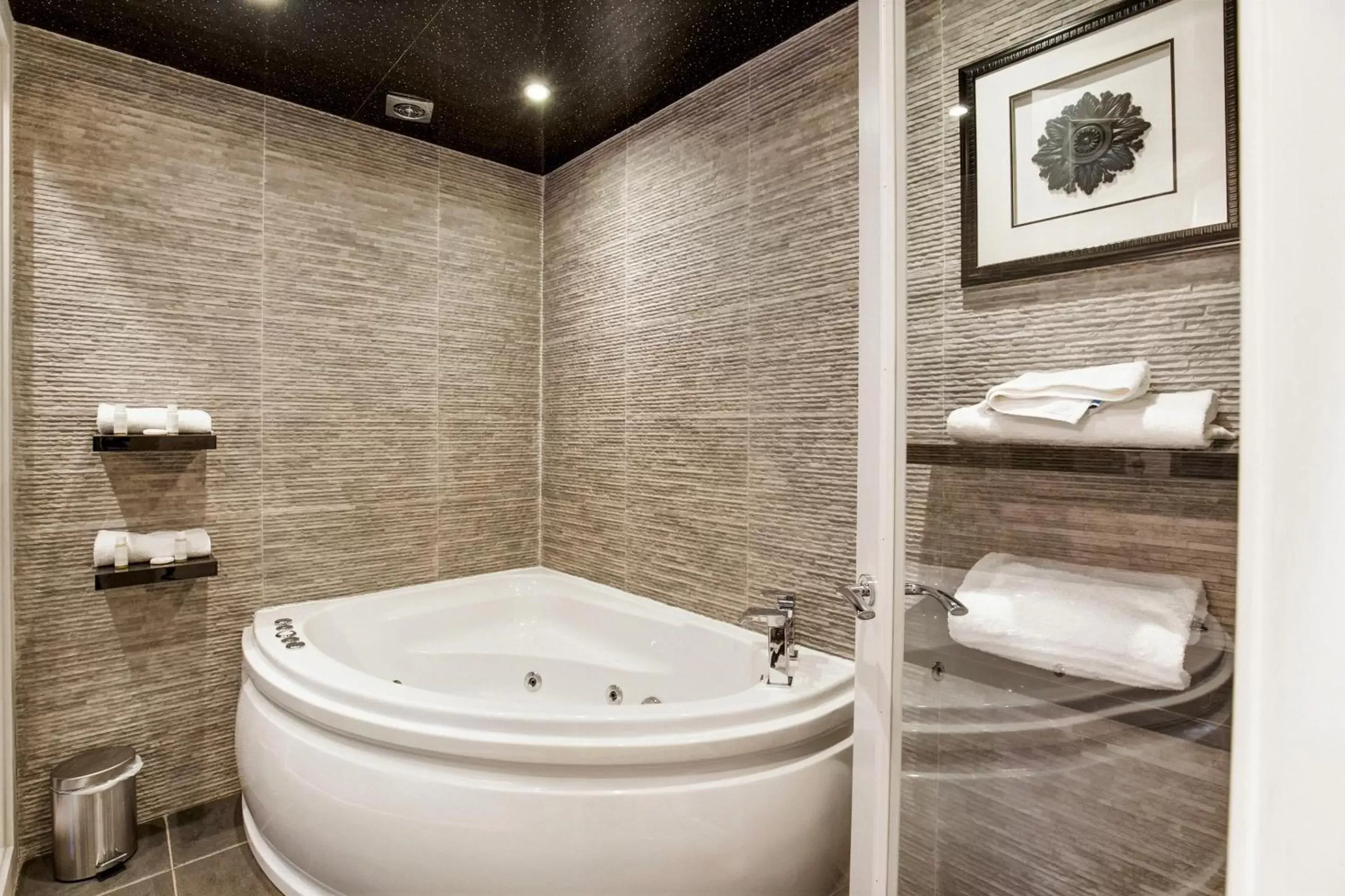 Bathroom in Barony Castle Hotel