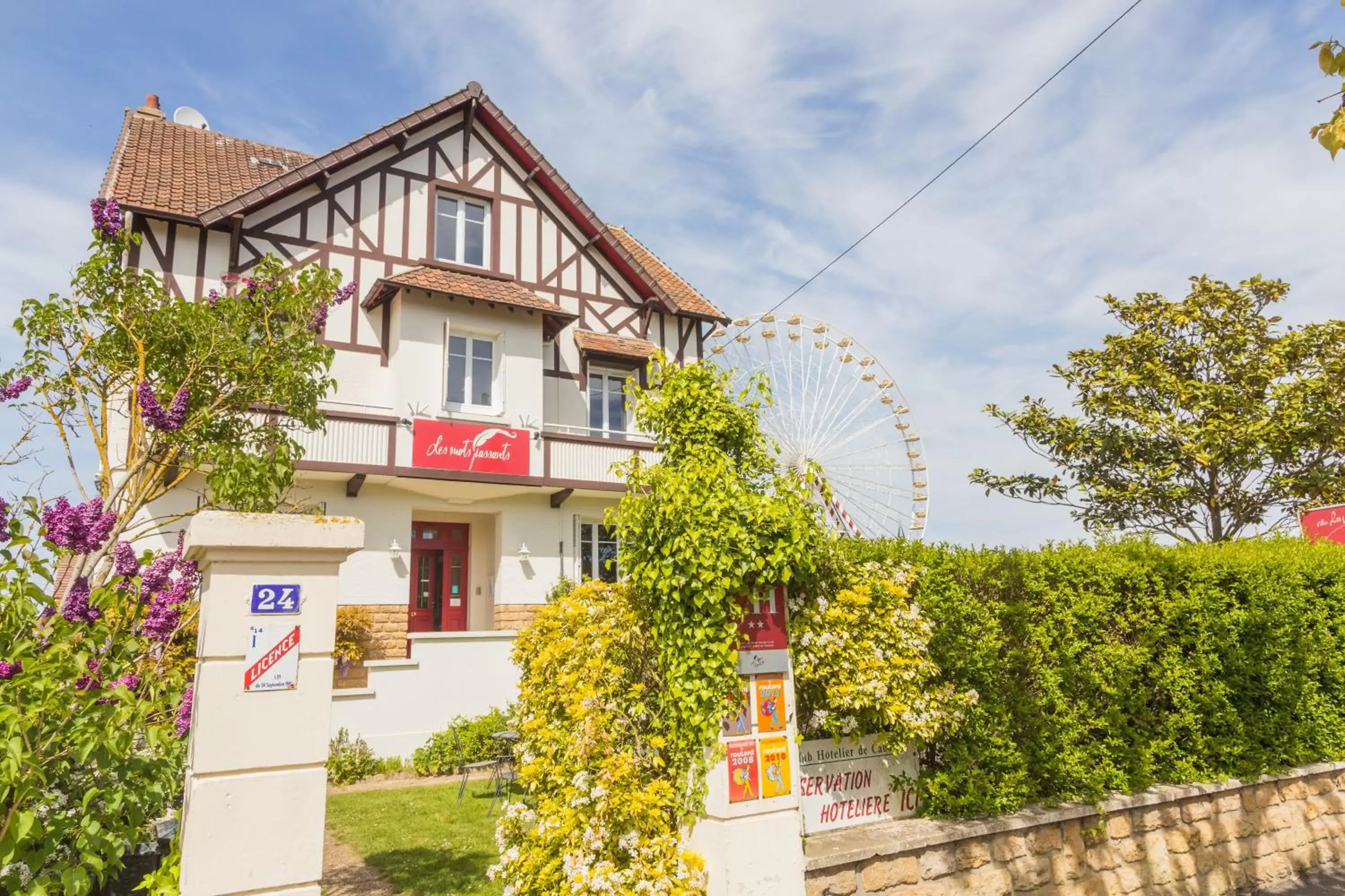 Facade/entrance, Property Building in La Villa Les Mots Passants