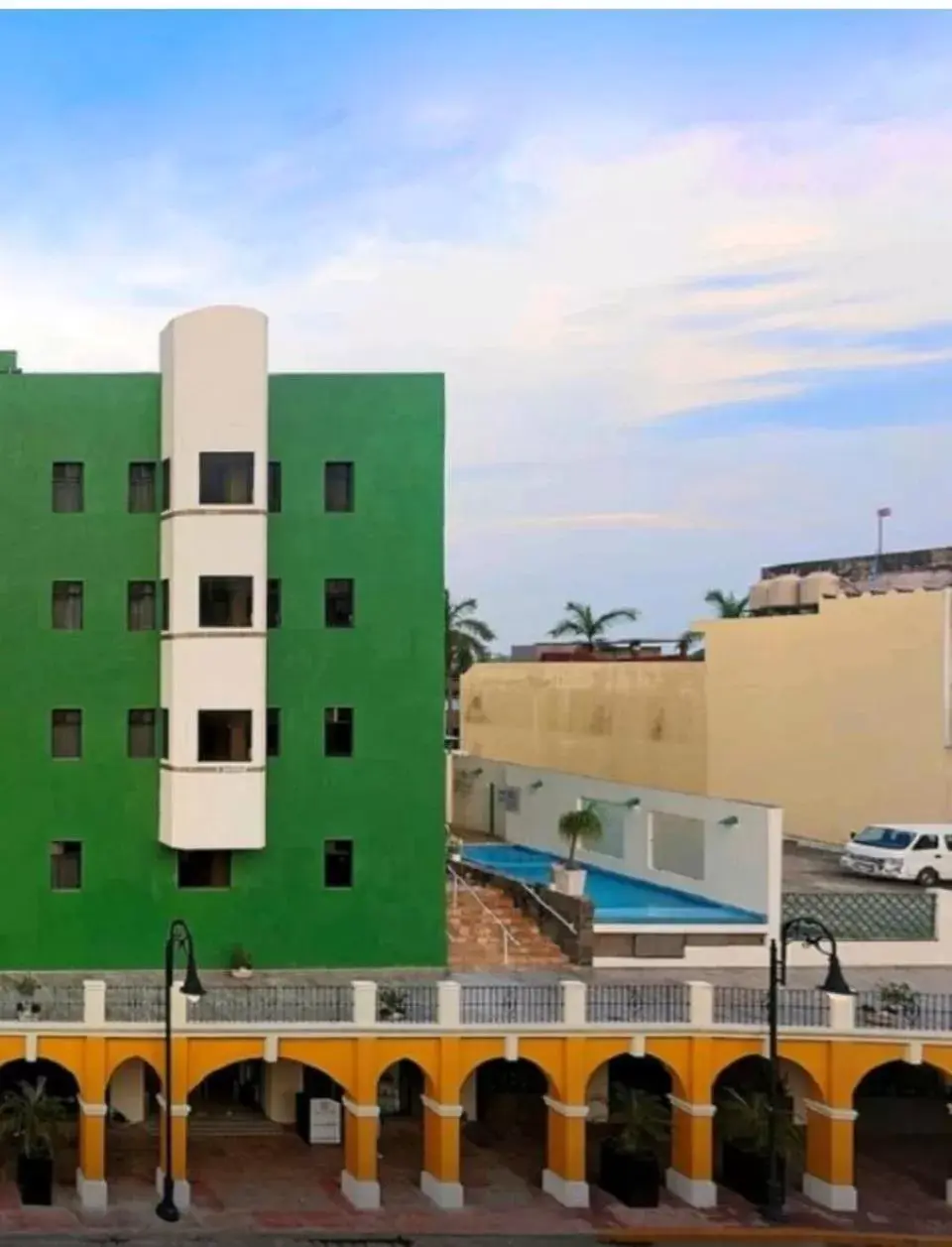 Facade/entrance, Property Building in Hotel Olmeca Plaza