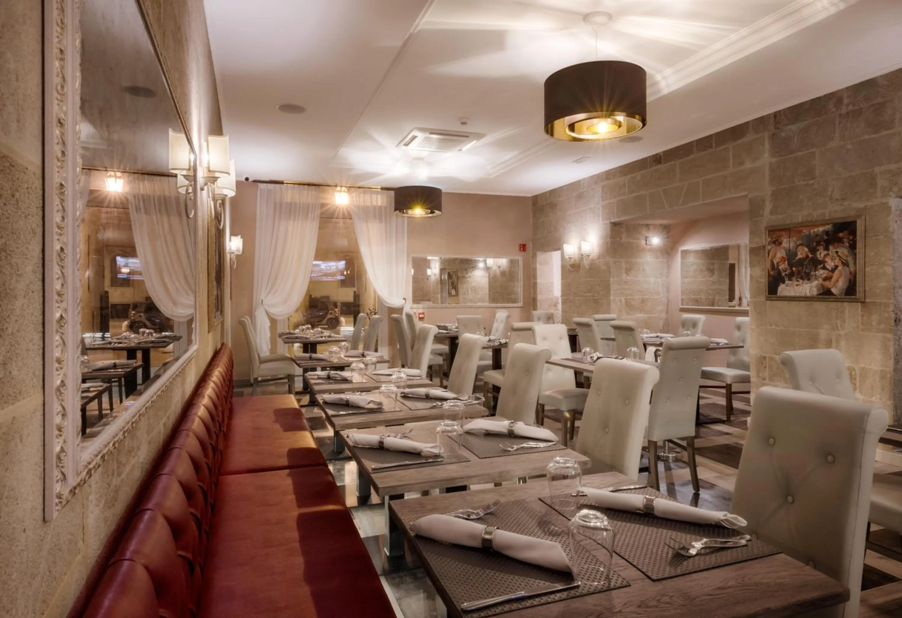 Restaurant/places to eat in Le Club Boutique Hotel