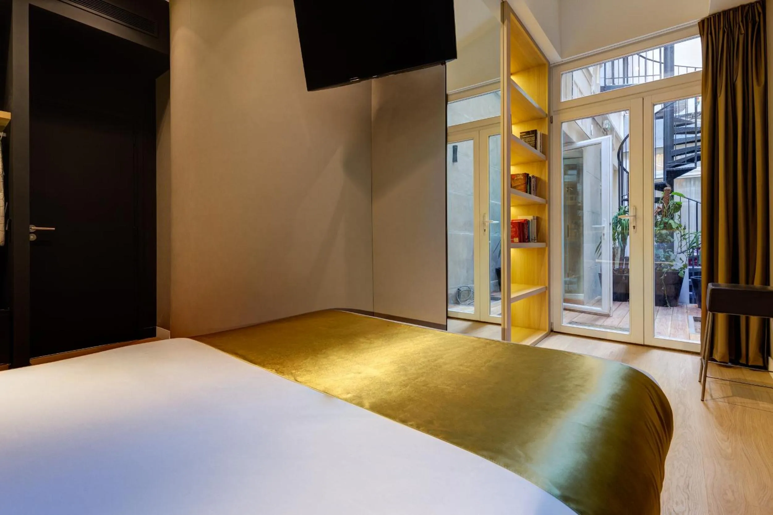 TV and multimedia, Bed in Hôtel Elixir