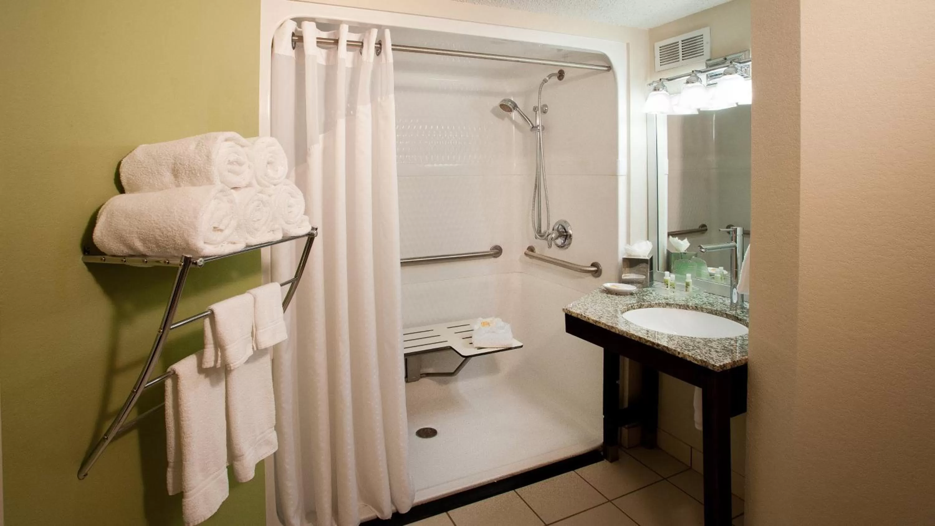 Shower, Bathroom in 17 West Hotel, Ascend Hotel Collection