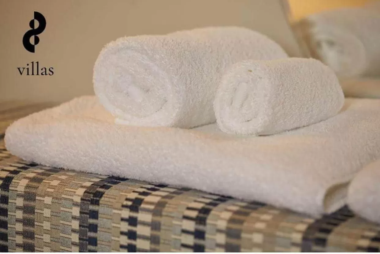 8 VILLAS Hotel & Bistrô