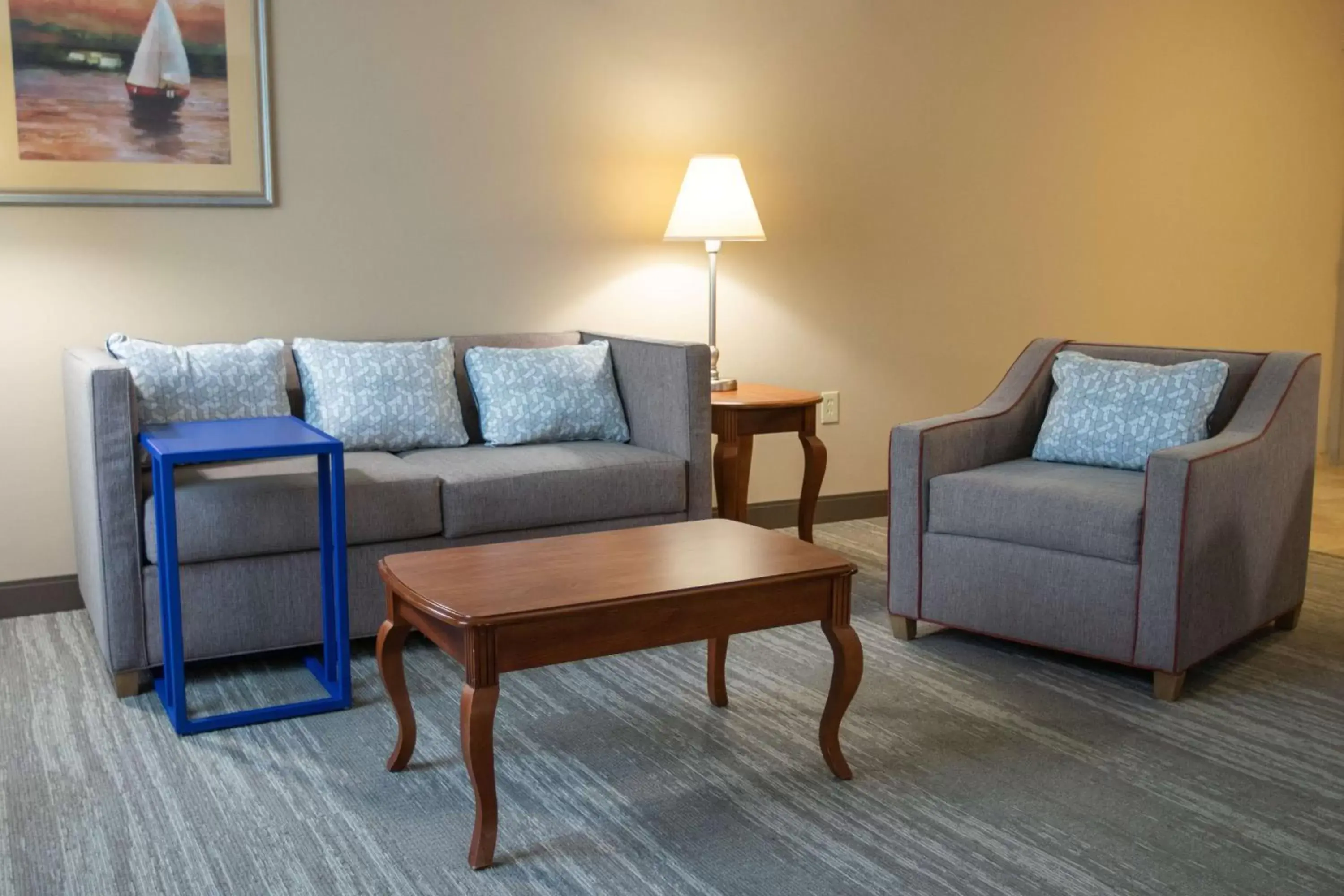 Living room, Seating Area in Hampton Inn Gloucester