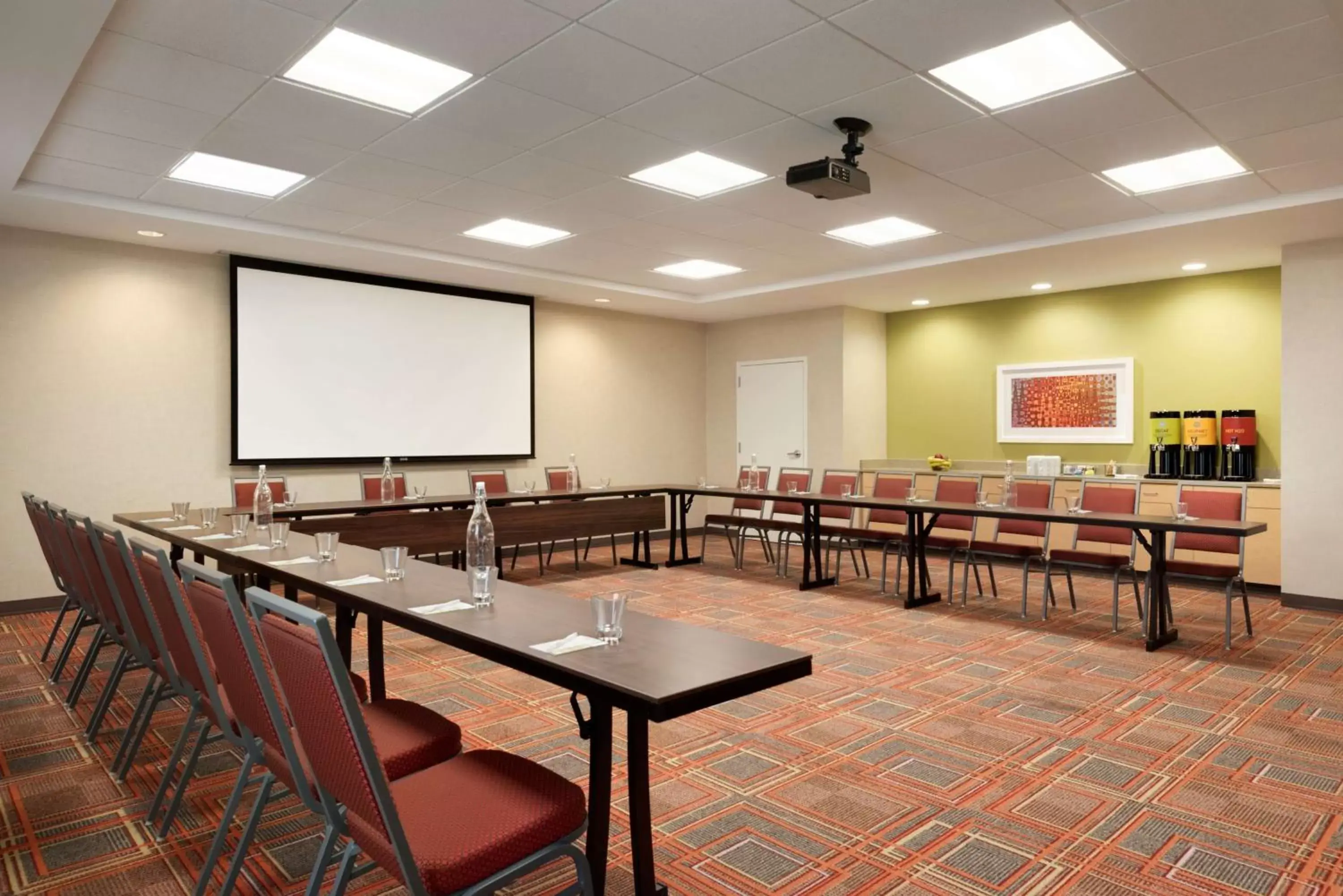 Meeting/conference room in Home2 Suites by Hilton Milwaukee Brookfield