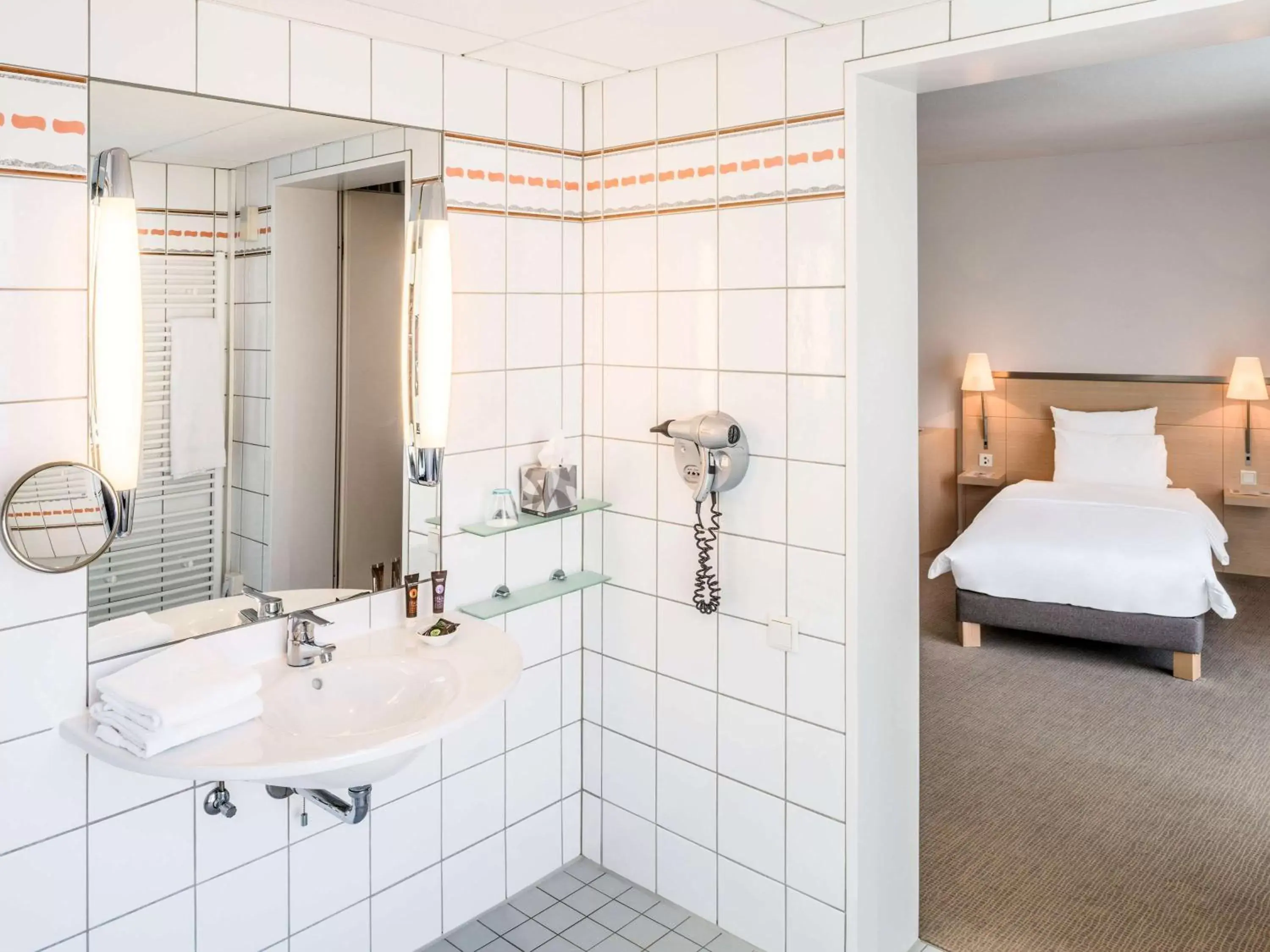 Photo of the whole room, Bathroom in Novotel Berlin Mitte