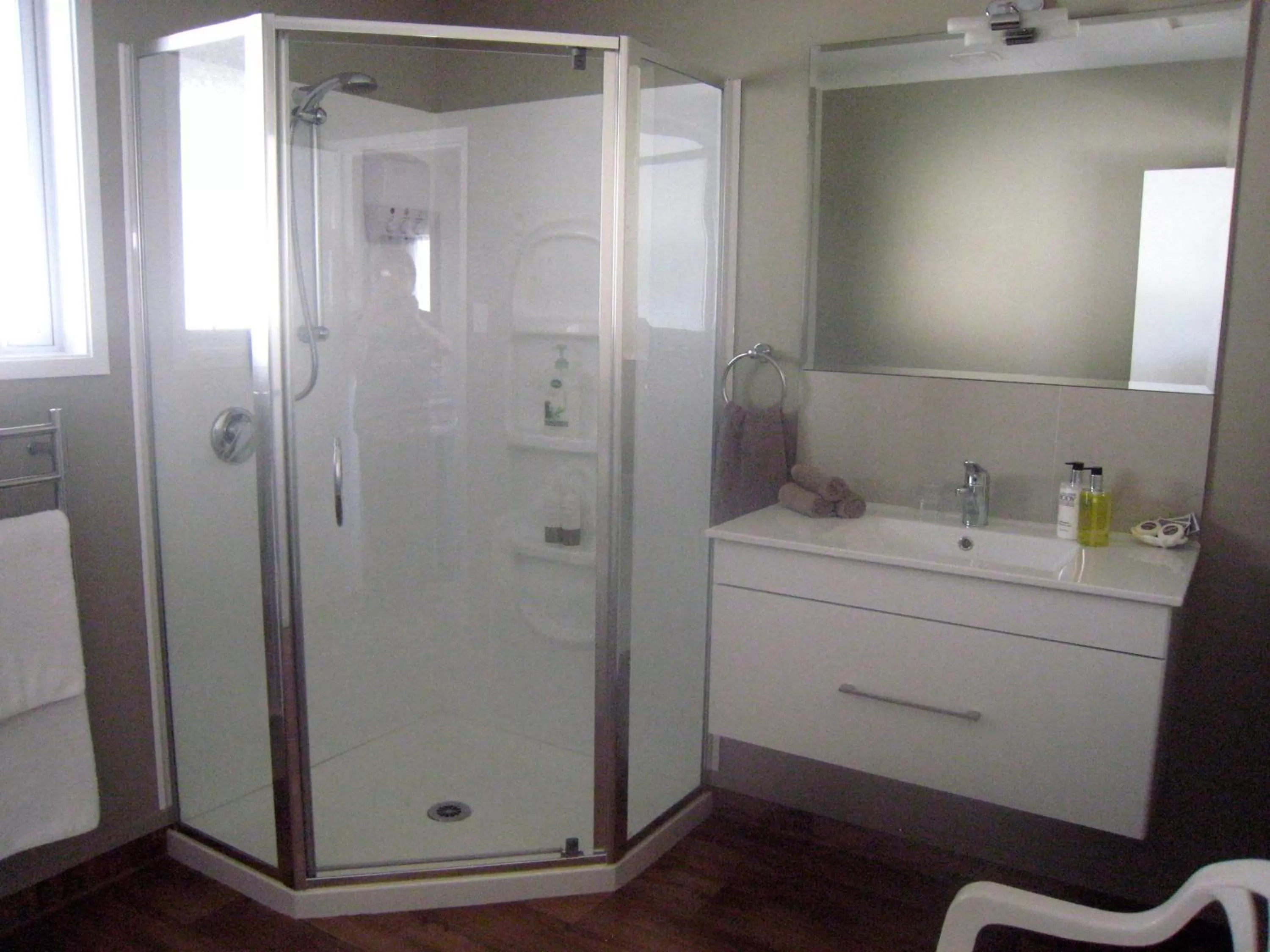 Bathroom in Buller Court on Palmerston