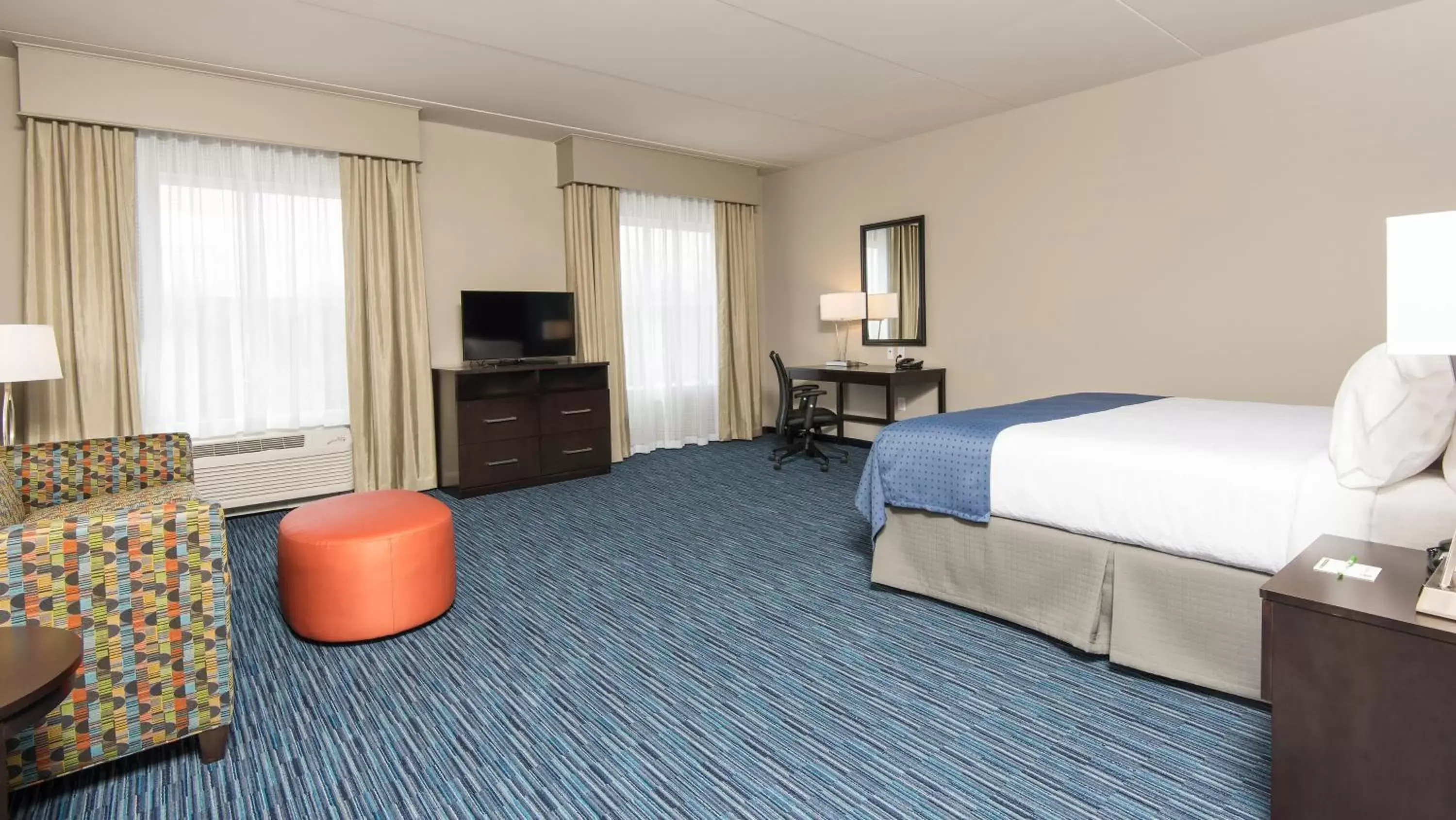 Photo of the whole room in Holiday Inn Indianapolis Airport, an IHG Hotel