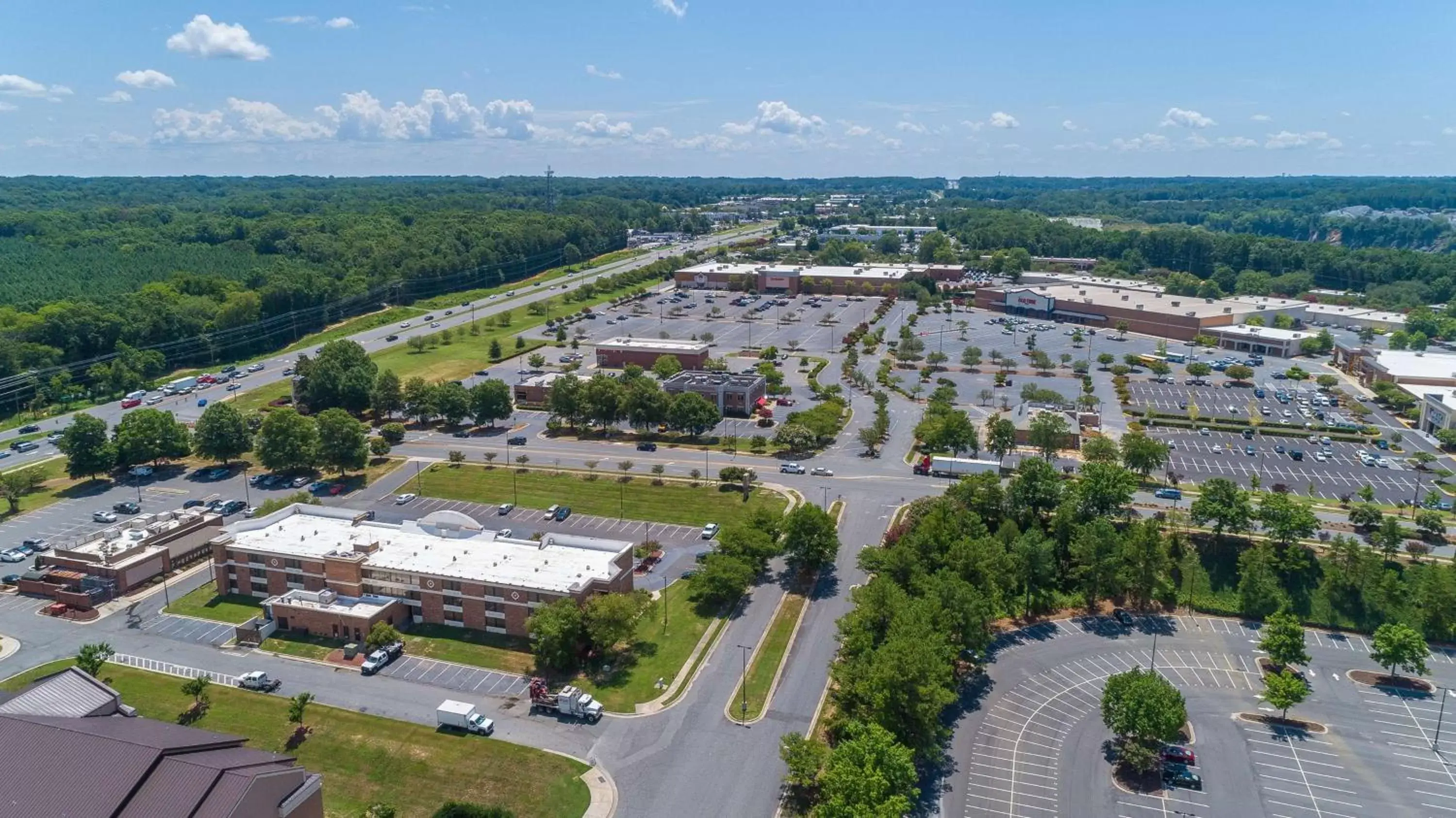 Property building, Bird's-eye View in Best Western Plus Charlotte Matthews Hotel