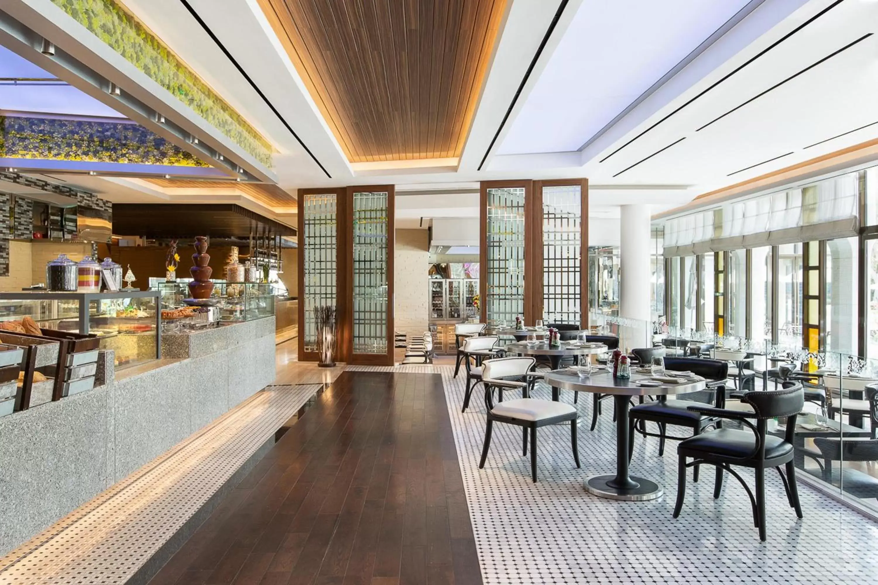 Restaurant/Places to Eat in Le Meridien Abu Dhabi