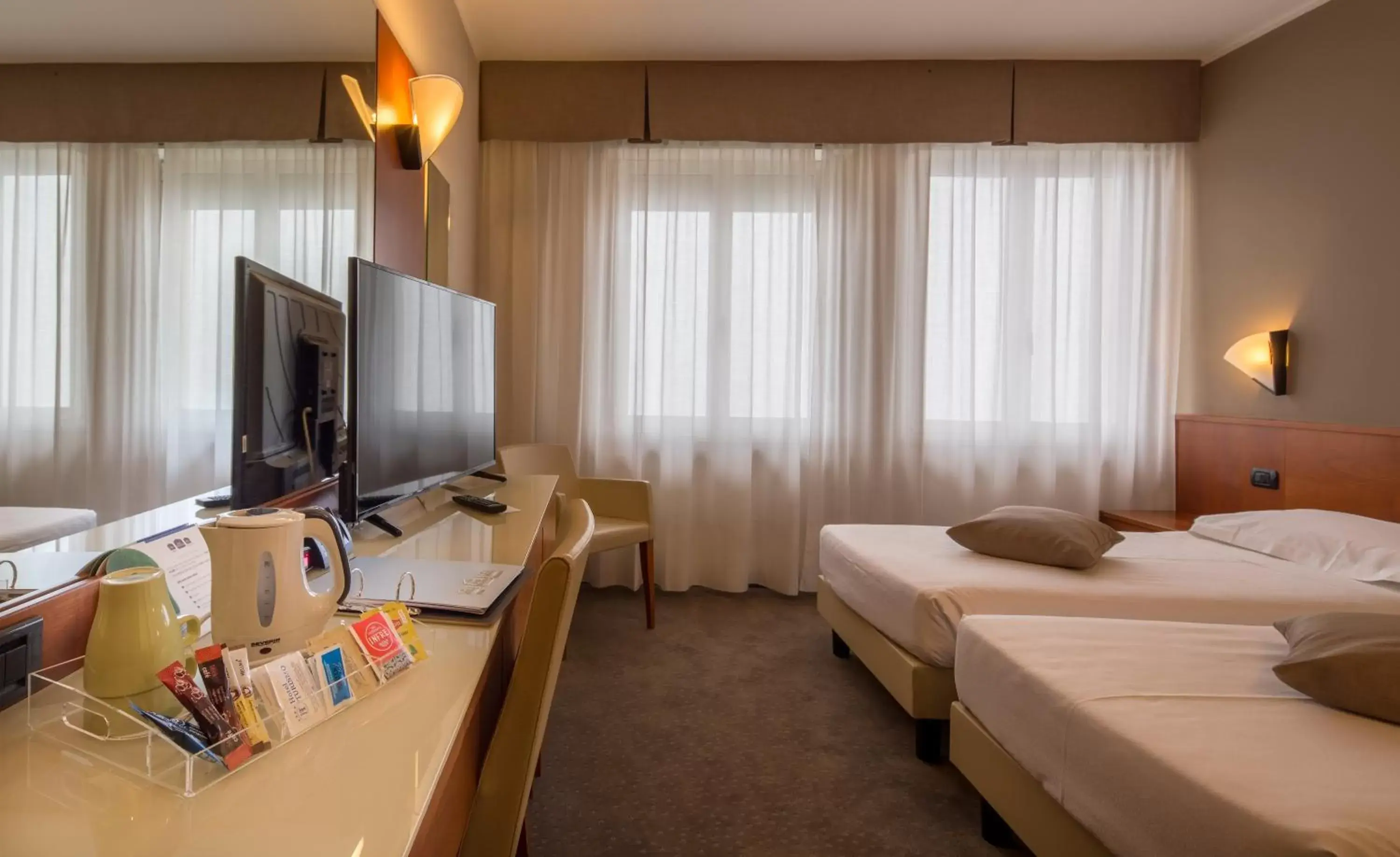 Photo of the whole room, Room Photo in Best Western Hotel Turismo