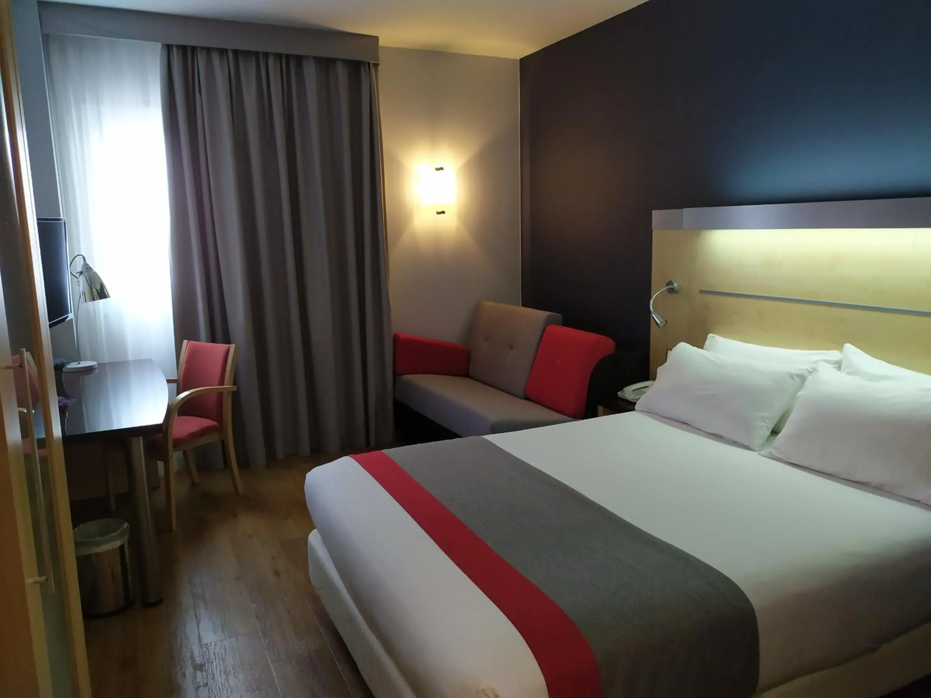 Photo of the whole room, Bed in Holiday Inn Express Madrid-Getafe