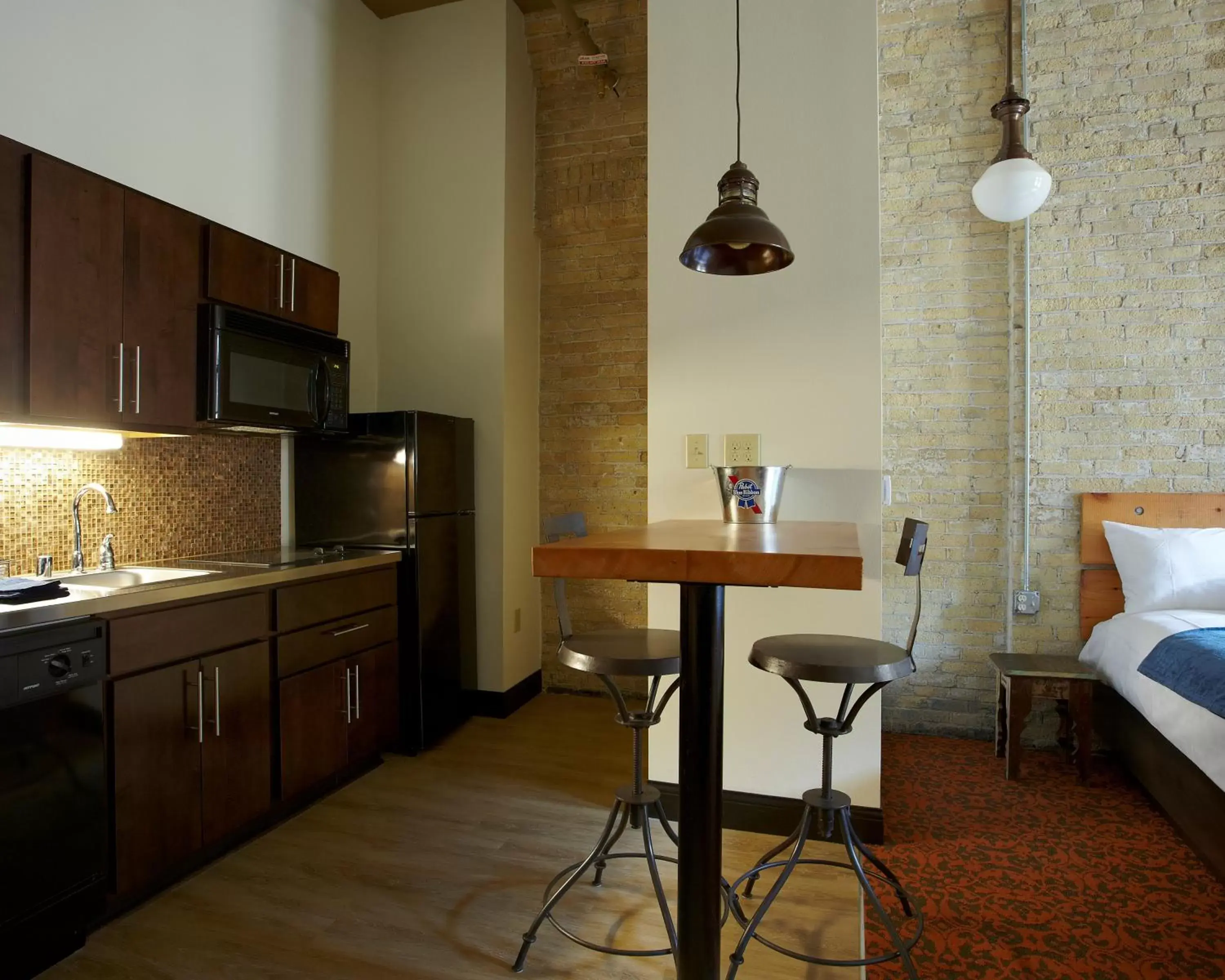 Guests, Kitchen/Kitchenette in Brewhouse Inn and Suites