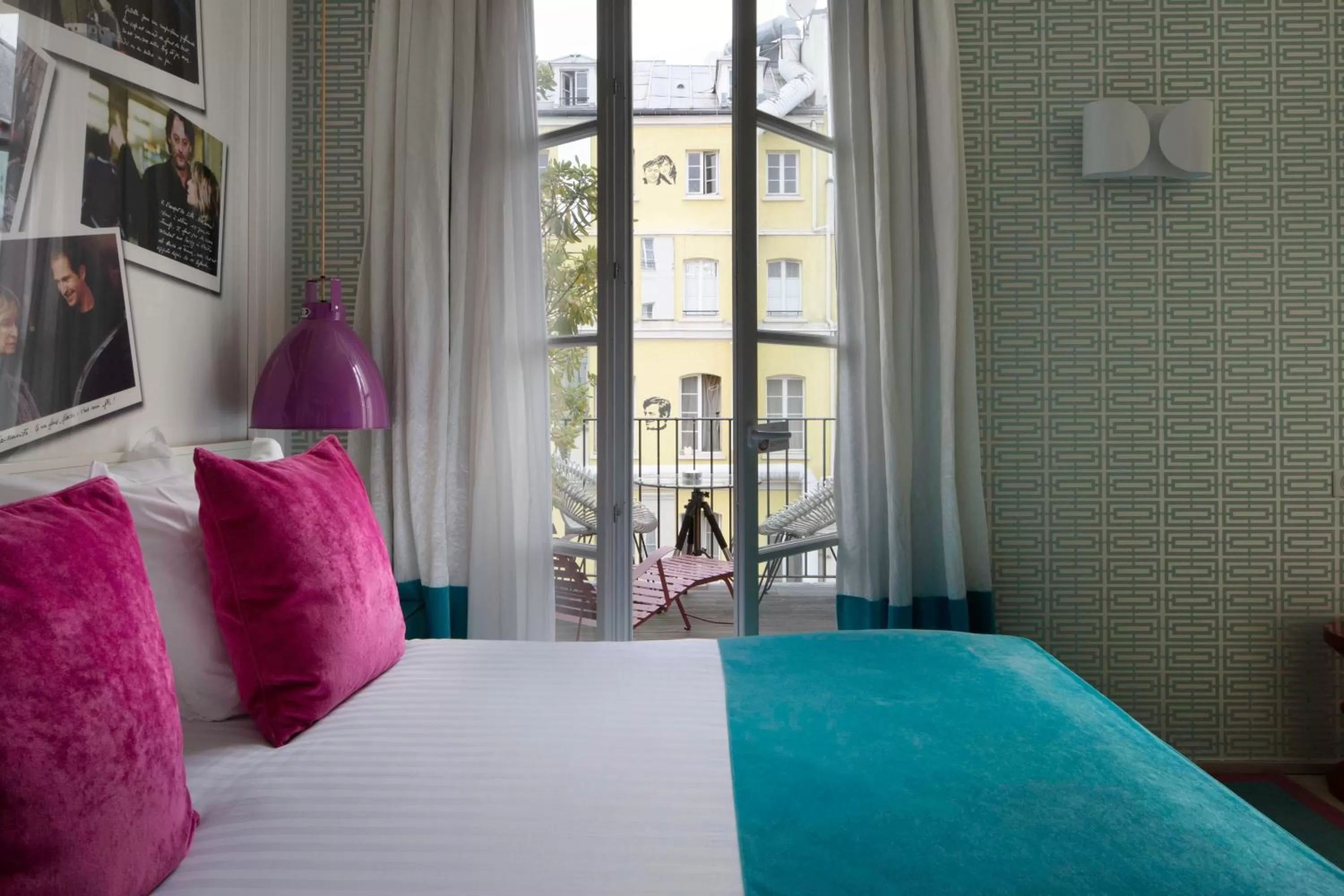 Bedroom, Bed in Le 123 Sébastopol - Astotel