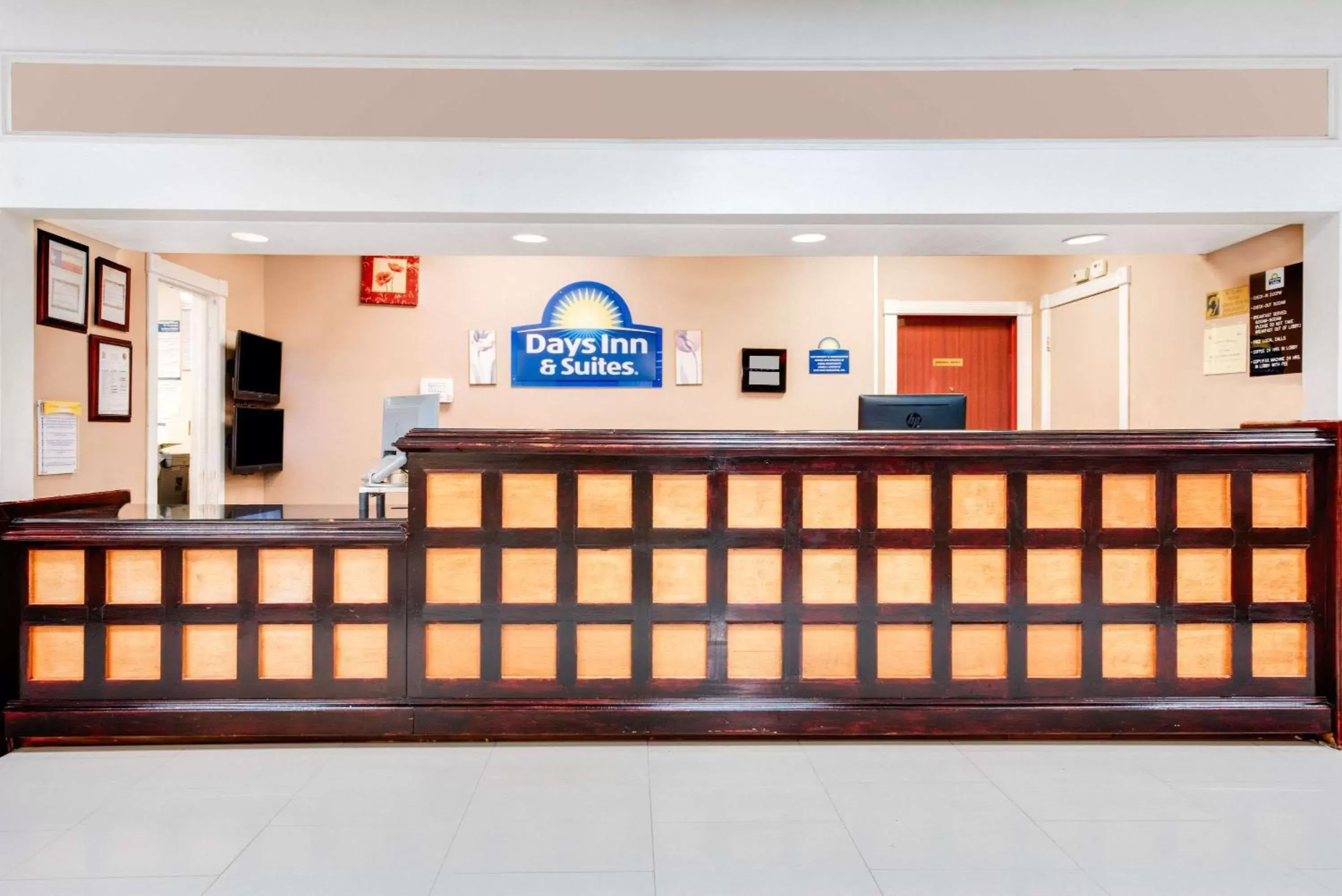 Lobby or reception, Lobby/Reception in Days Inn & Suites by Wyndham Laredo
