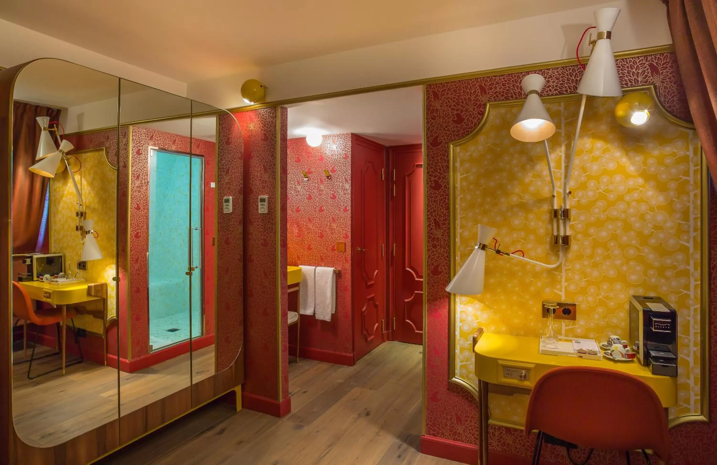 Photo of the whole room, Bathroom in Idol Hotel