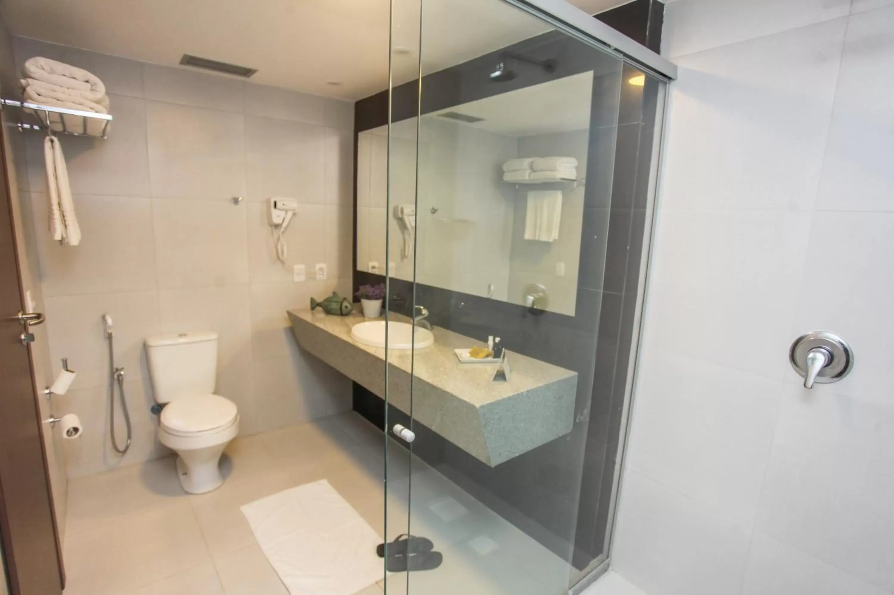 Bathroom in Gran Mareiro Hotel