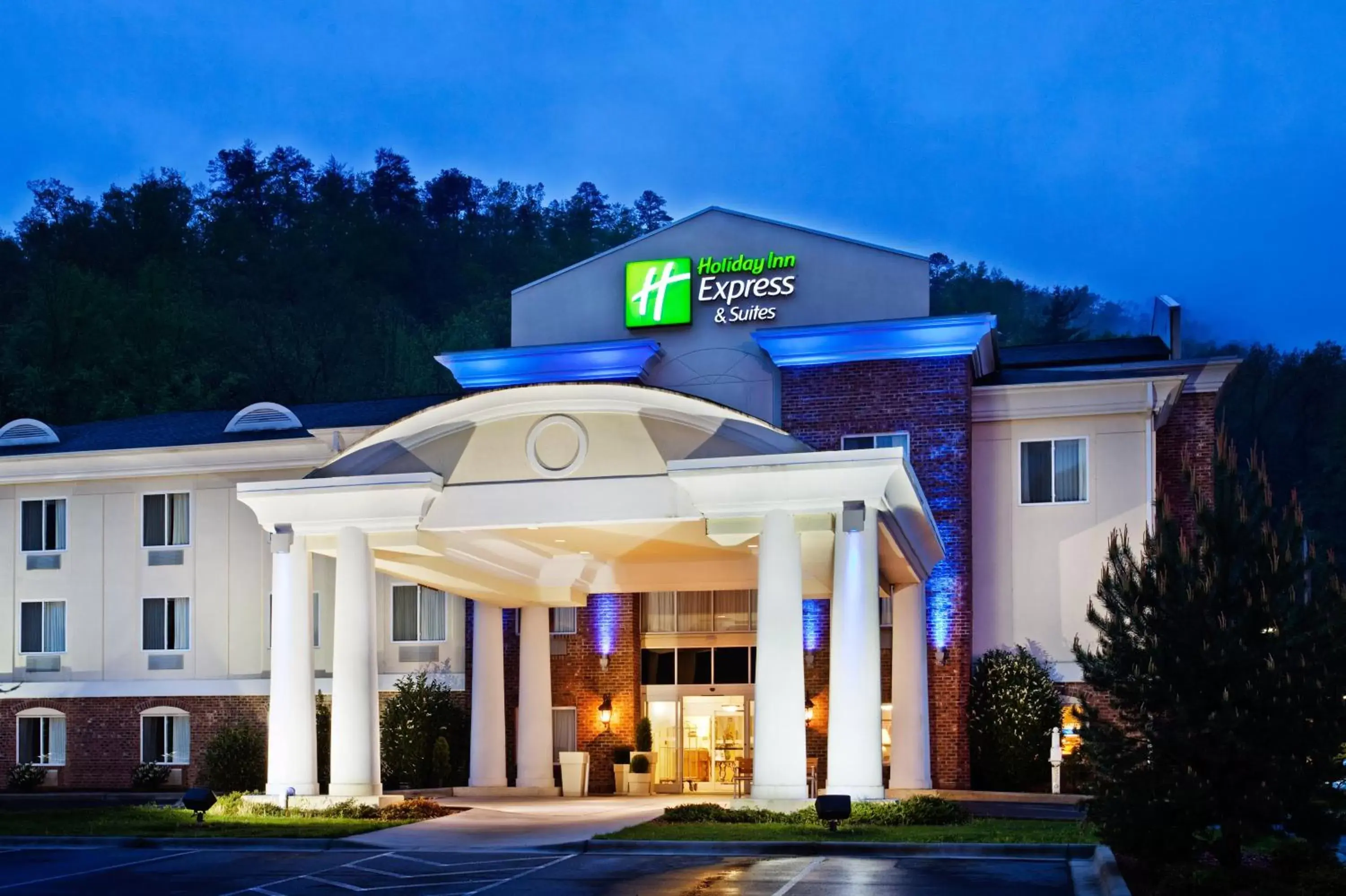 Property building in Holiday Inn Express Hotel & Suites Cherokee-Casino by IHG Property building in Holiday Inn Express Hotel & Suites Cherokee-Casino by IHG