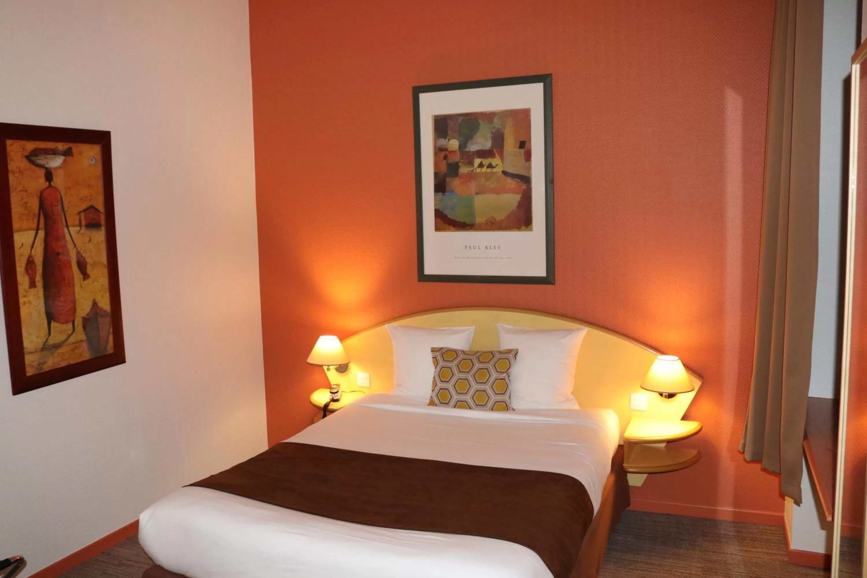 Bedroom, Bed in Logis-Hôtel des Oliviers