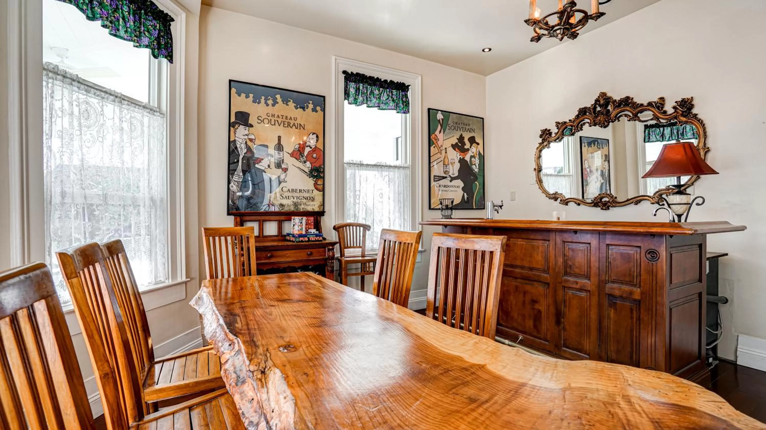 Communal lounge/ TV room, Restaurant/Places to Eat in The River Belle Inn