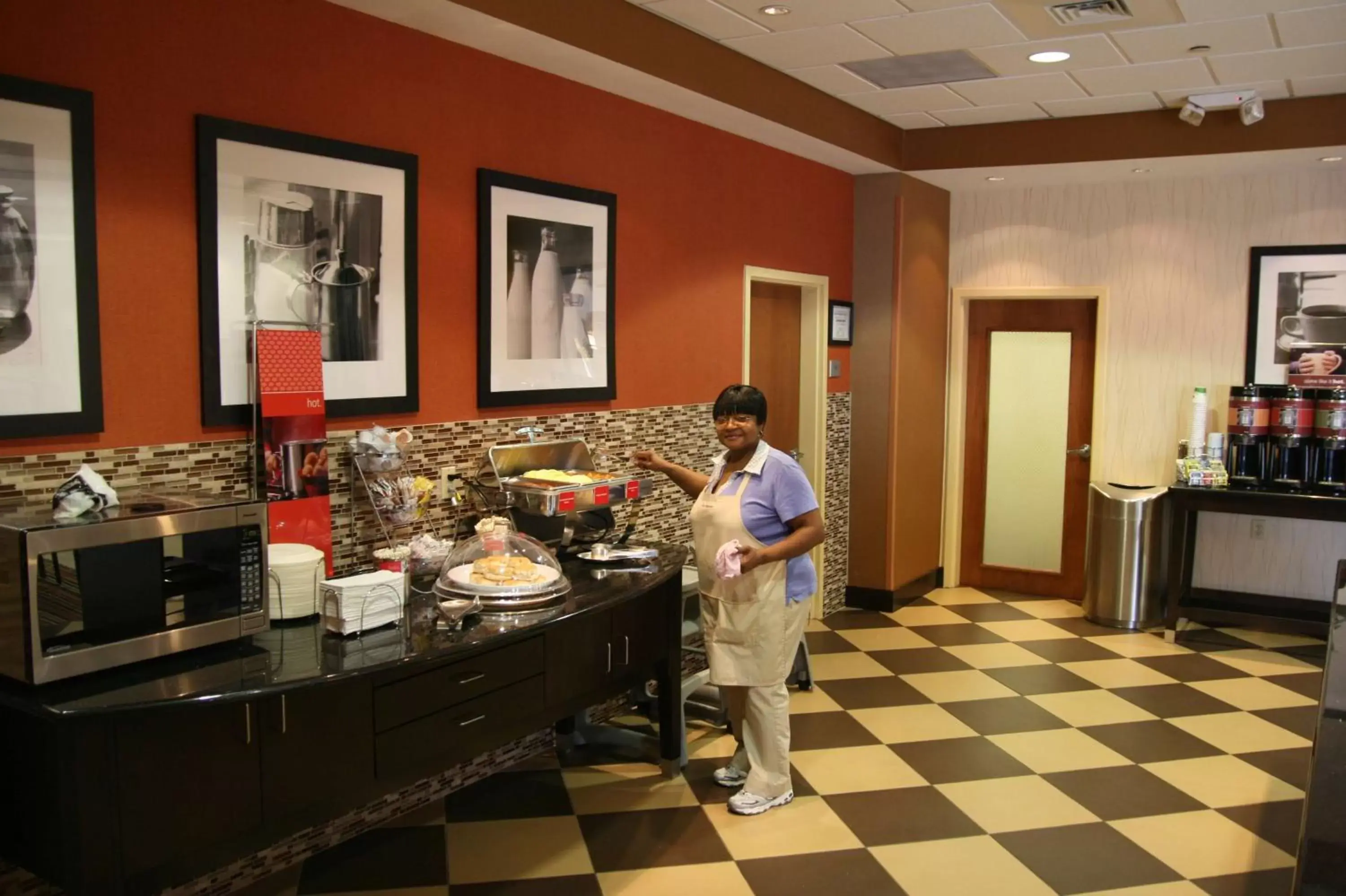 Dining area in Hampton Inn Turnersville