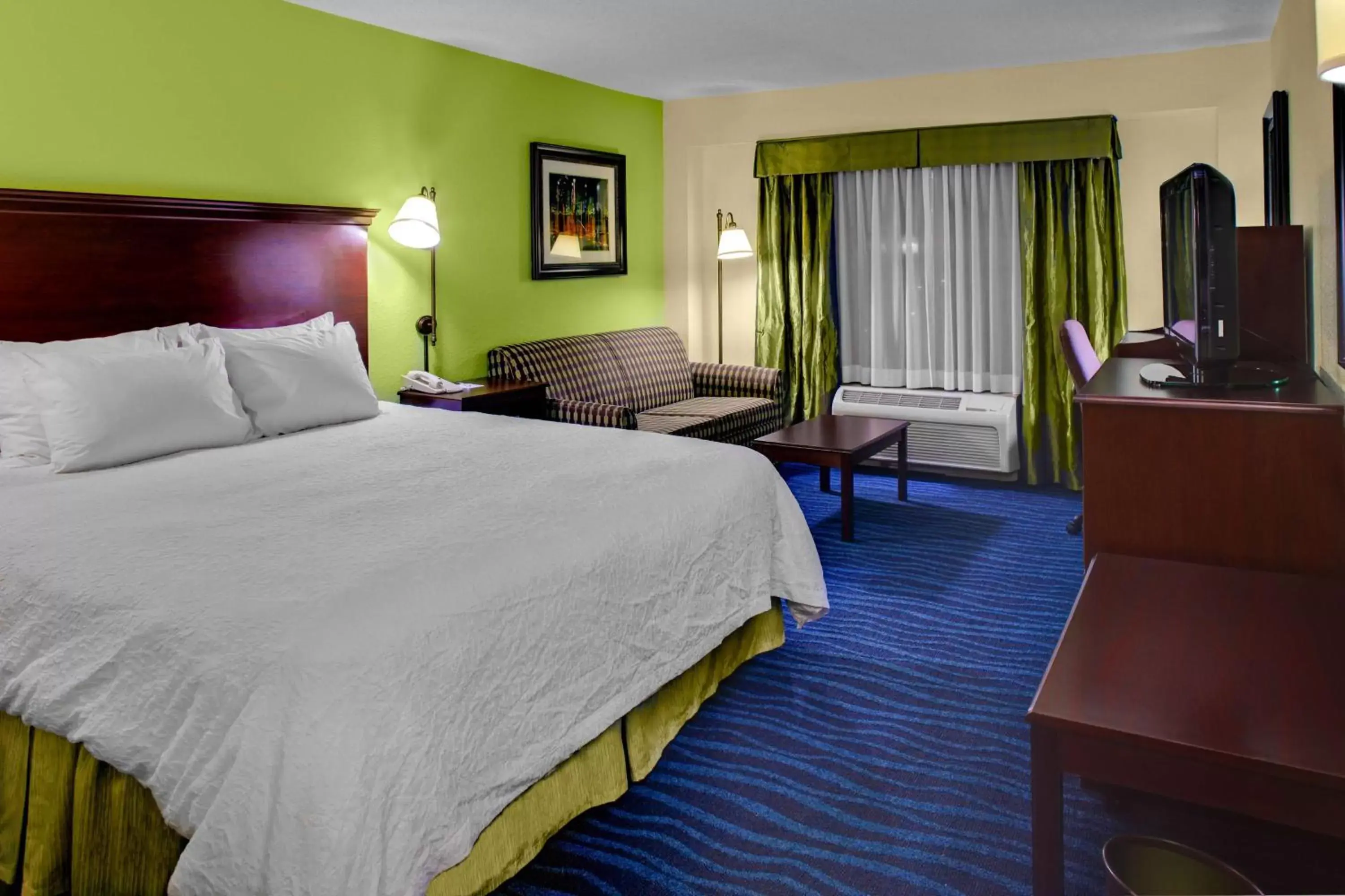 Bed in Hampton Inn Atlanta Perimeter Center