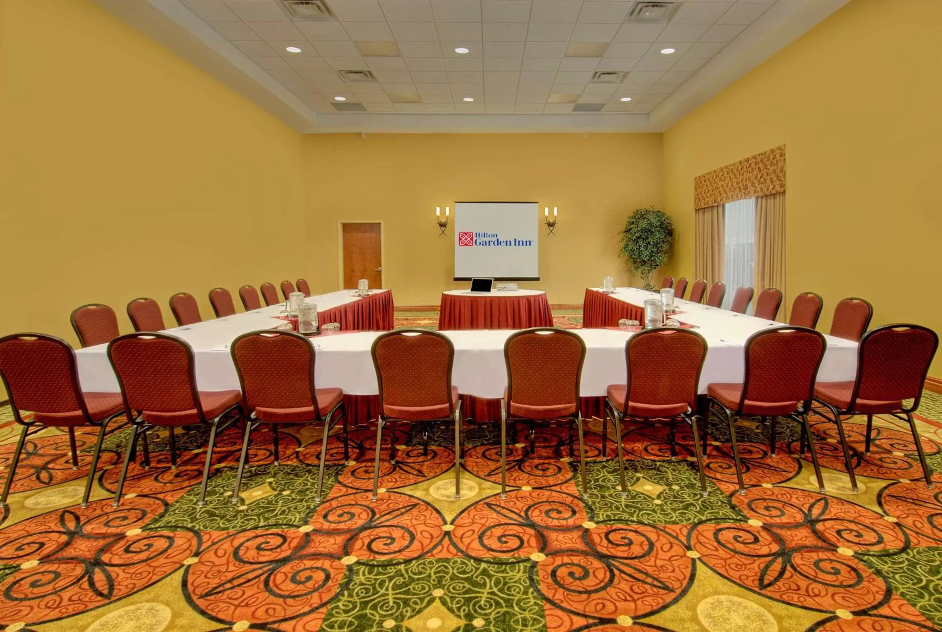 Meeting/conference room in Hilton Garden Inn Ottawa Airport