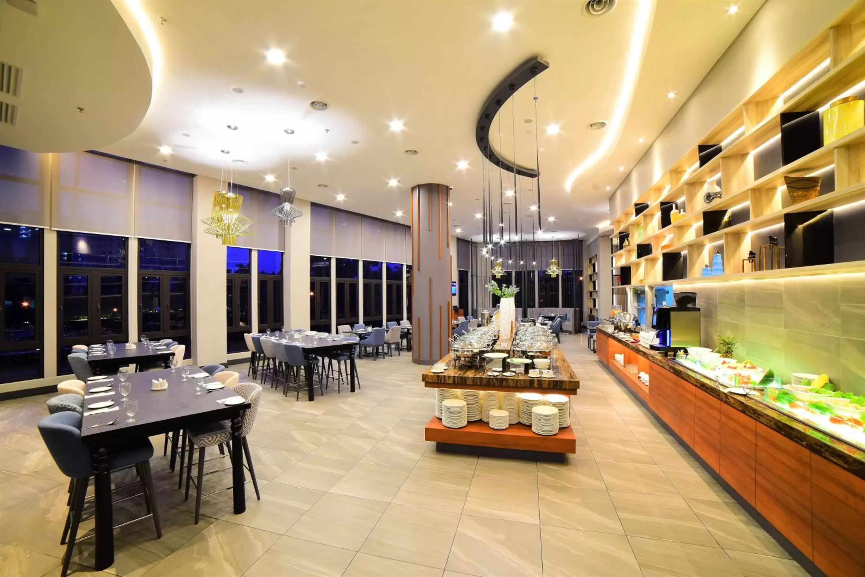 Breakfast, Restaurant/Places to Eat in Mercure Selangor Selayang