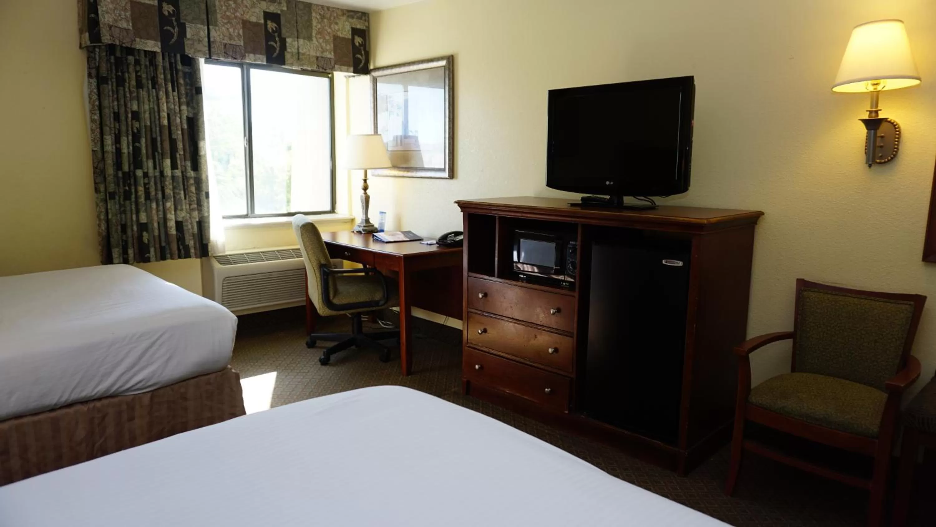 Decorative detail, Bed in Baymont by Wyndham Arlington At Six Flags Dr