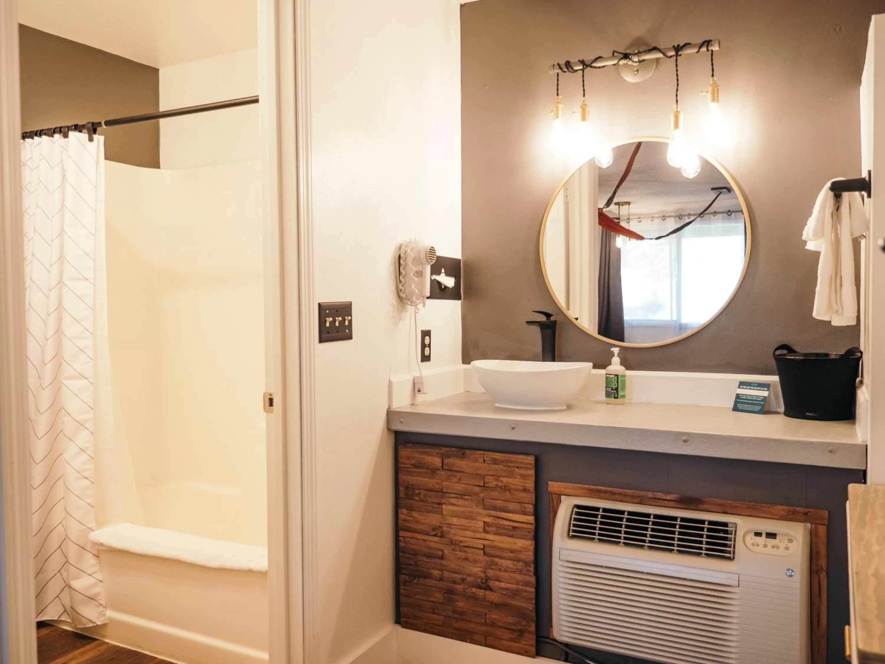 Bathroom in LOGE Bend