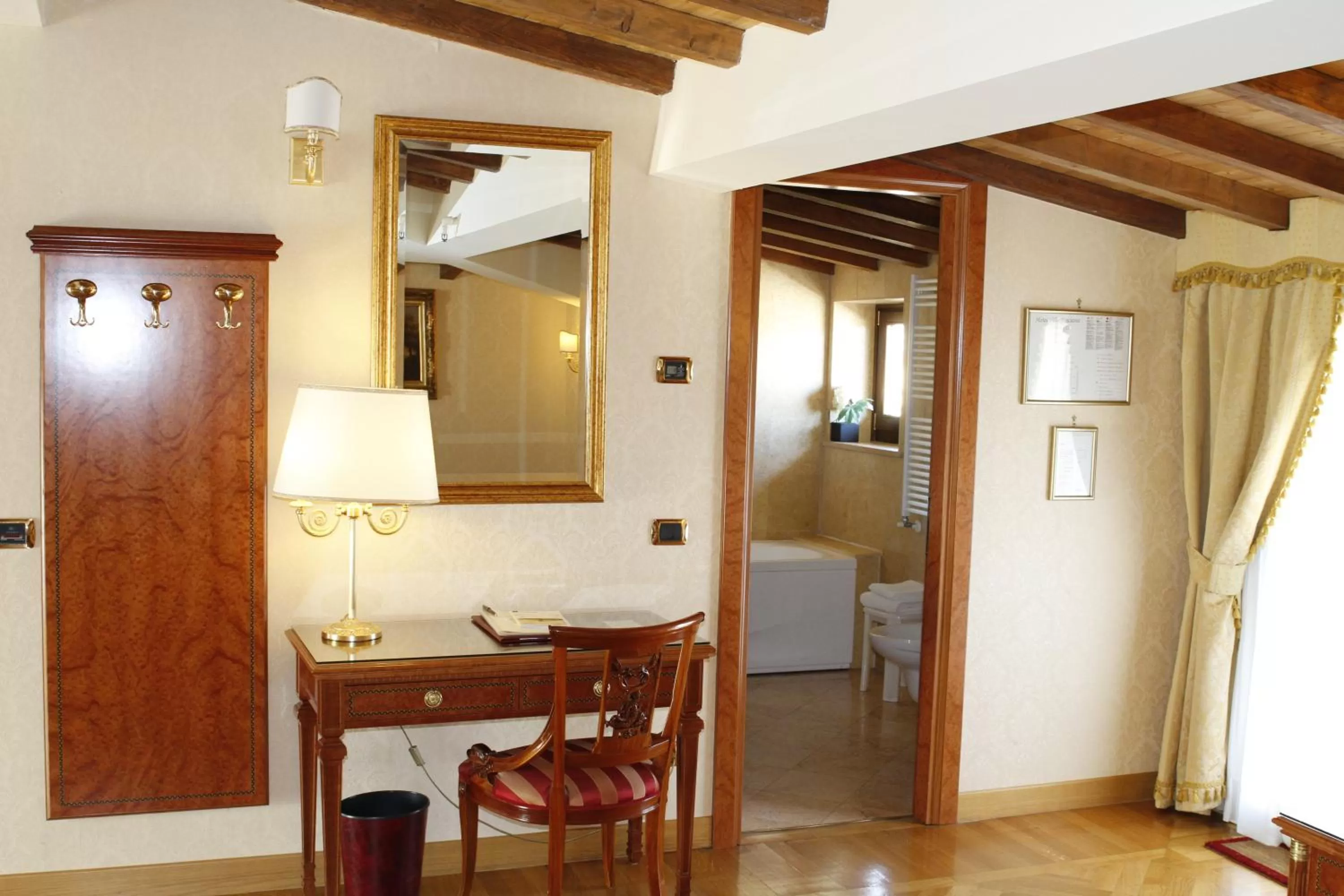 Photo of the whole room in Hotel Villa Pinciana