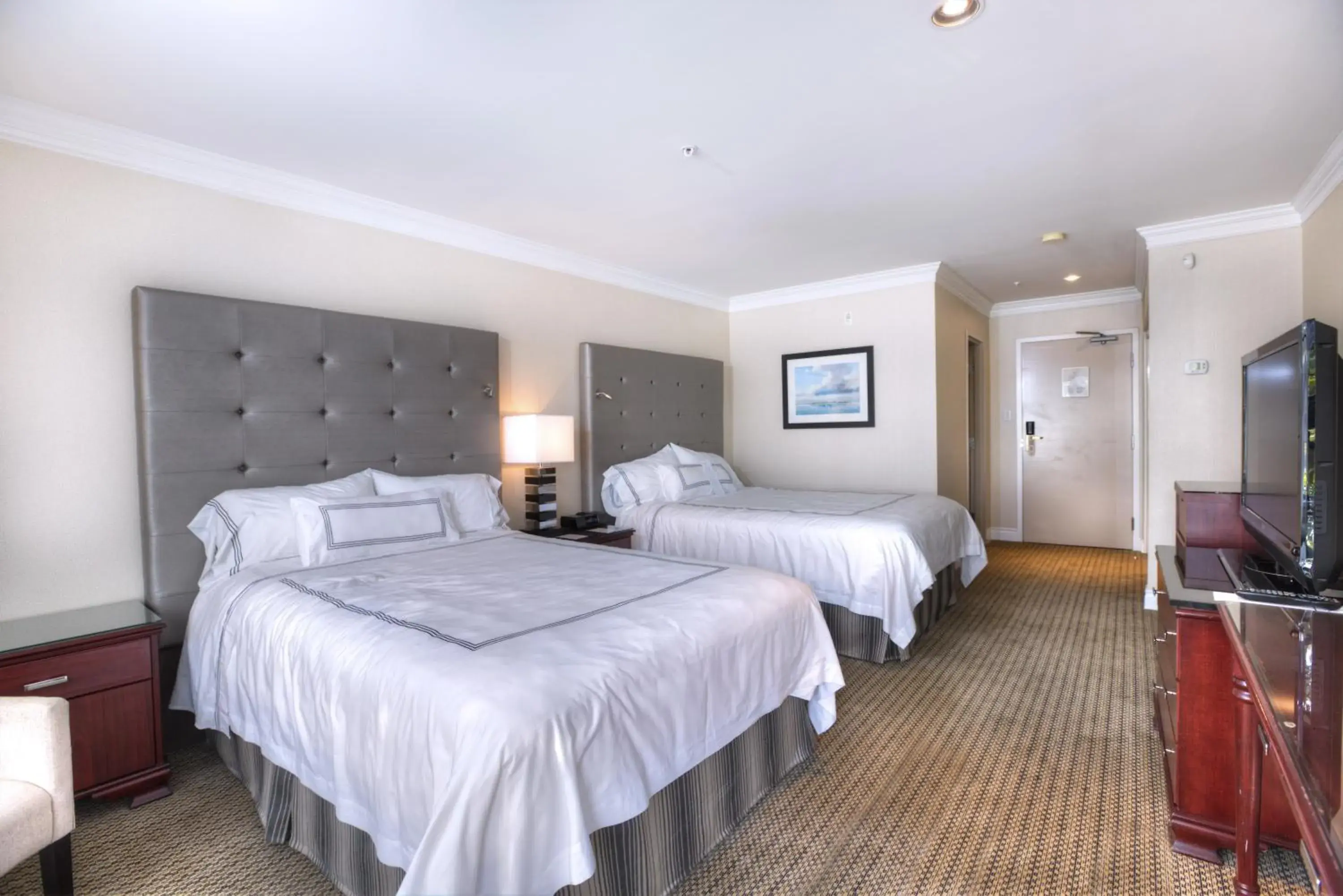 Bedroom, Bed in Granville Island Hotel