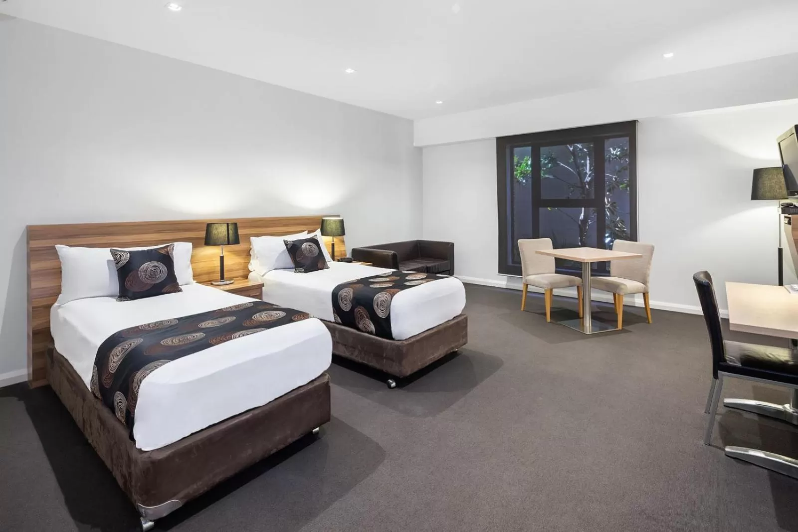 Photo of the whole room, Bed in Ballarat Suites