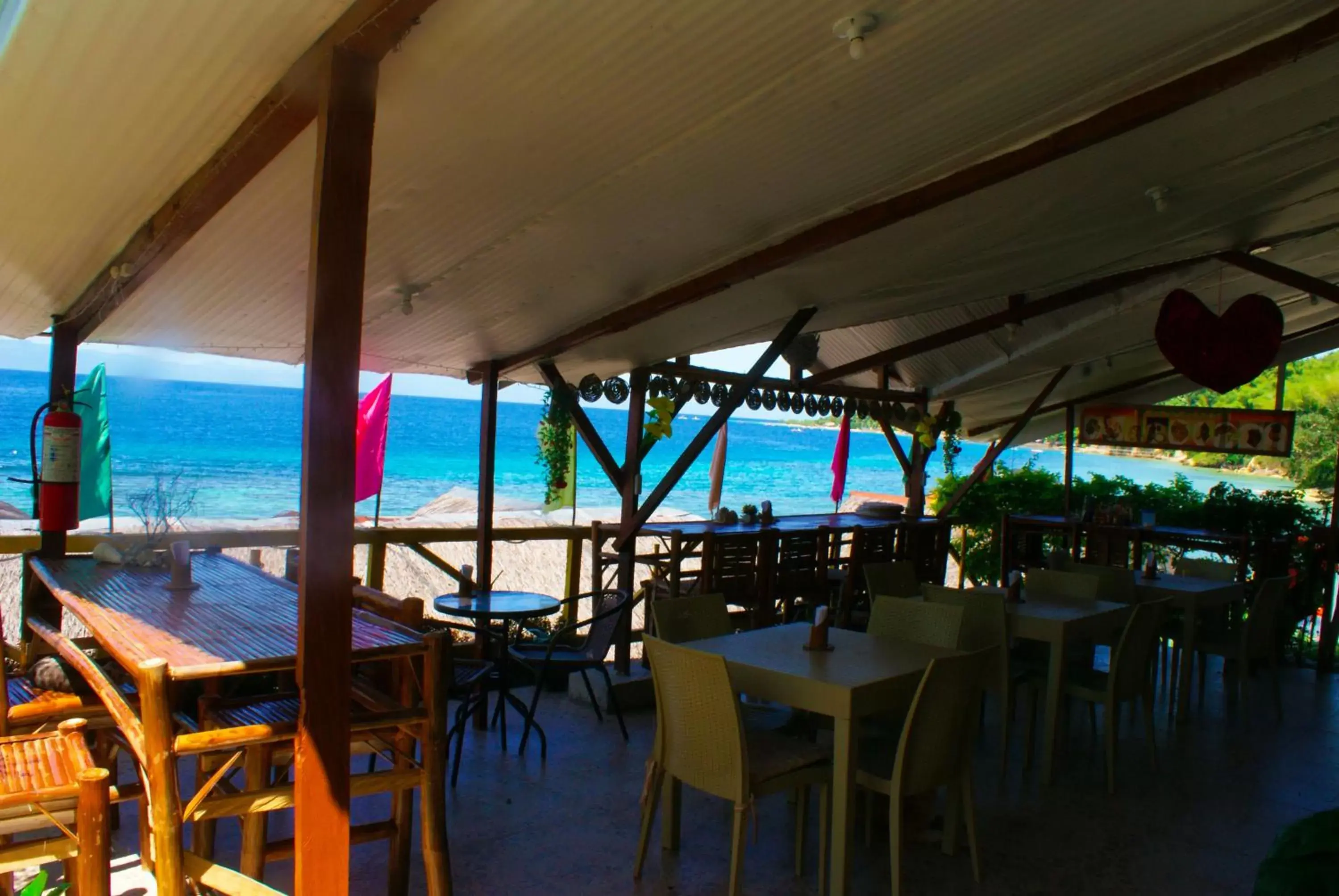 Restaurant/Places to Eat in MLK Bamboo Beachhouse